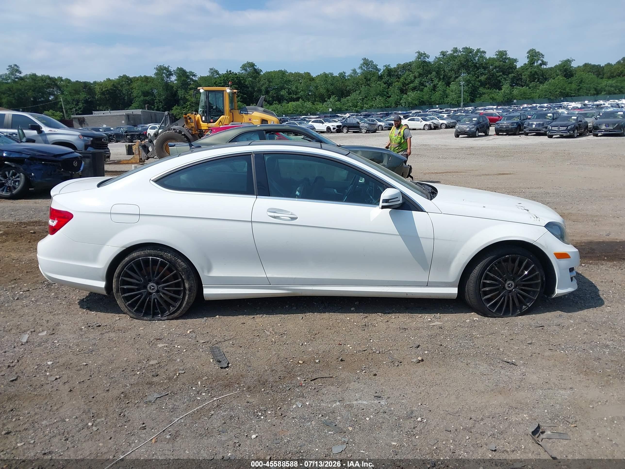 2014 Mercedes-benz C 350 Sport 4matic White vin: WDDGJ8JB2EG215250