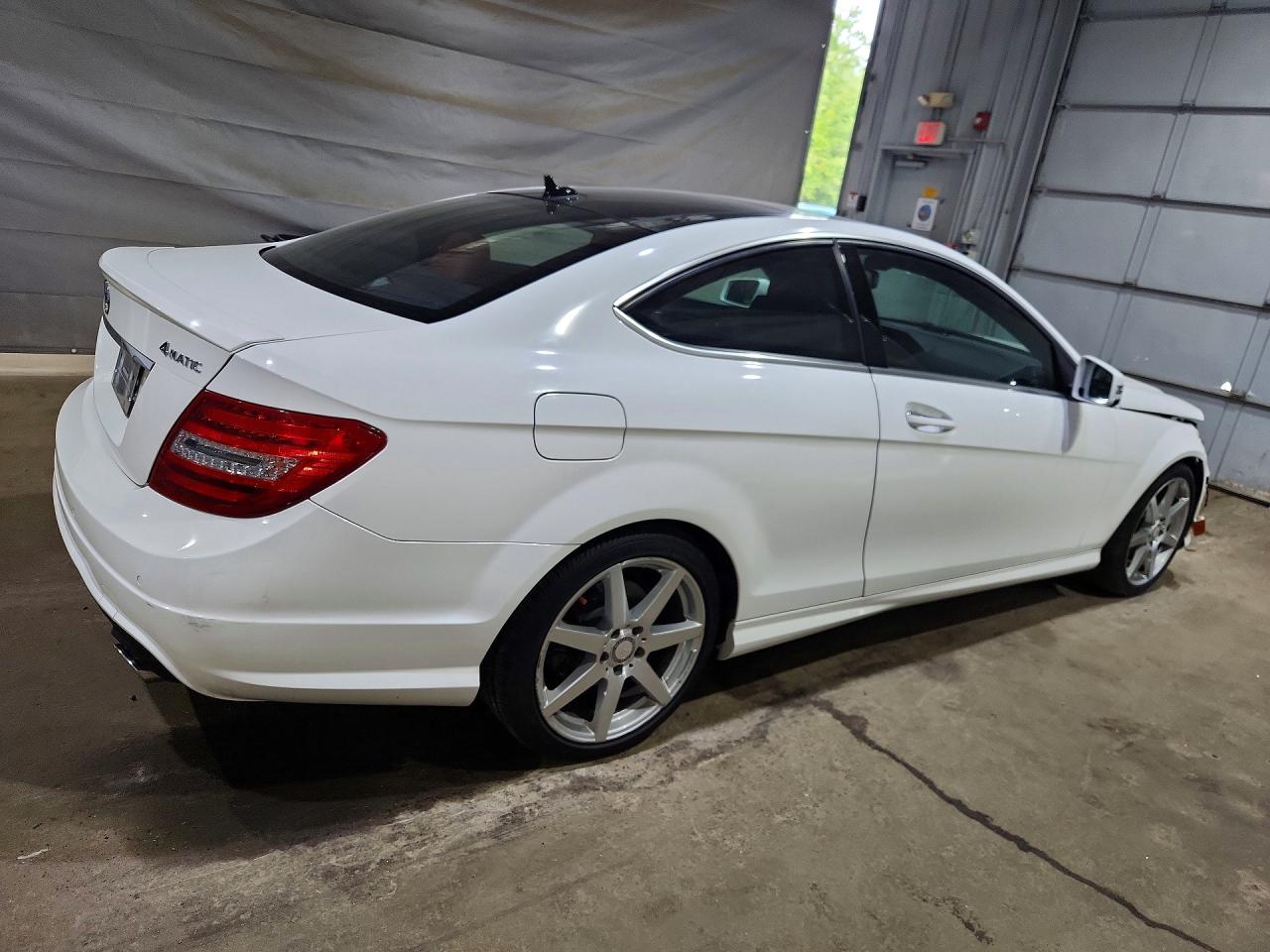2015 Mercedes-benz C 350 4matic White vin: WDDGJ8JB6FG382874