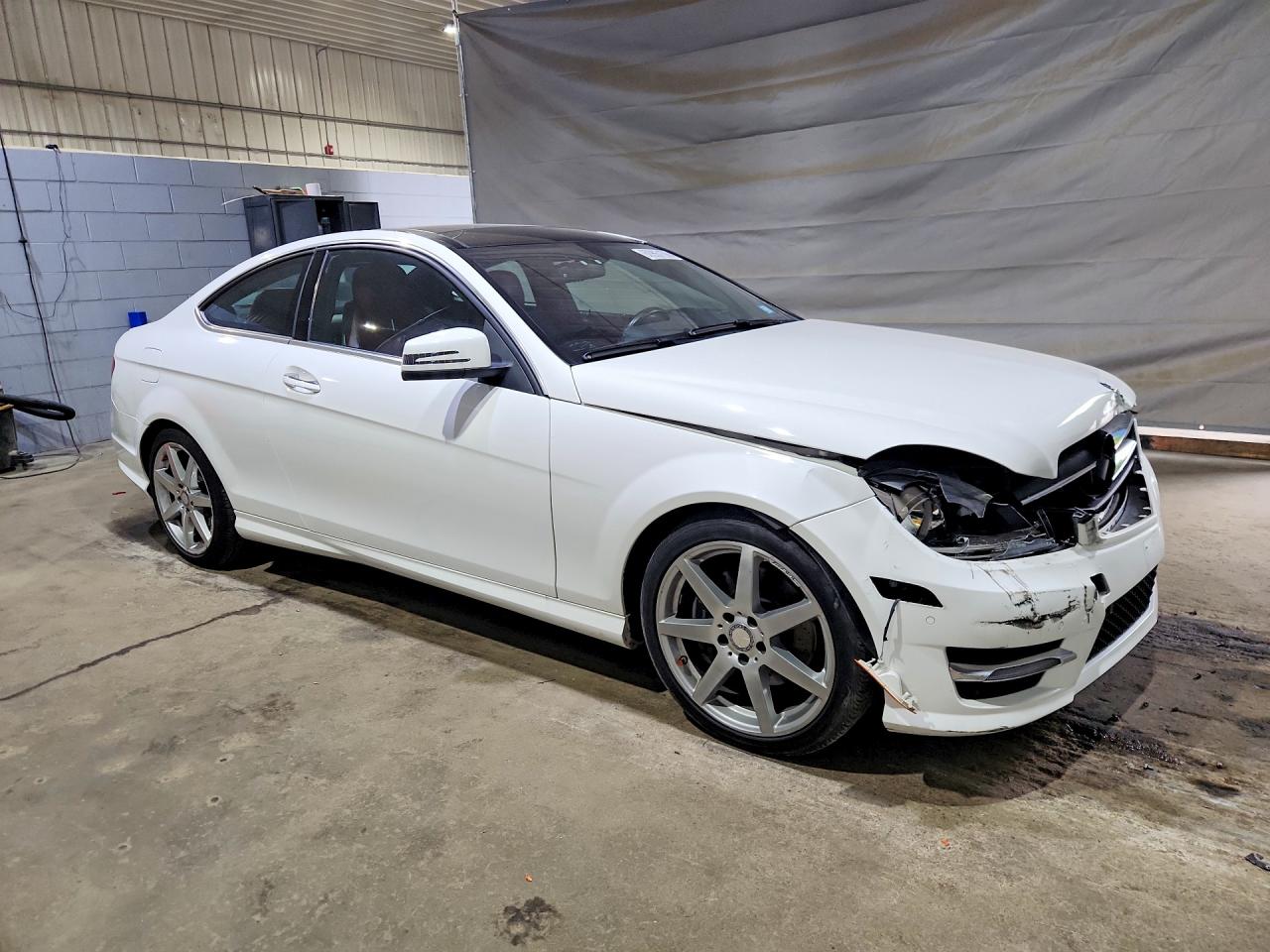 2015 Mercedes-benz C 350 4matic White vin: WDDGJ8JB6FG382874