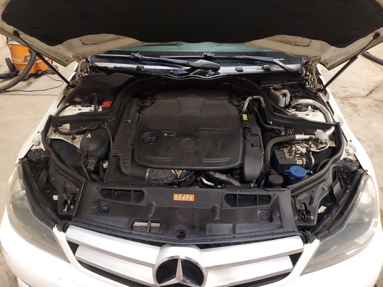 2013 Mercedes-benz C 350 4matic Белый vin: WDDGJ8JBXDG013576