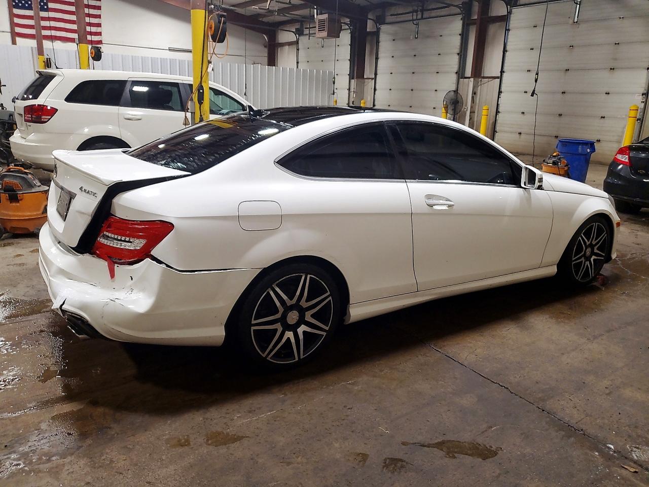 2013 Mercedes-benz C 350 4matic Белый vin: WDDGJ8JBXDG013576