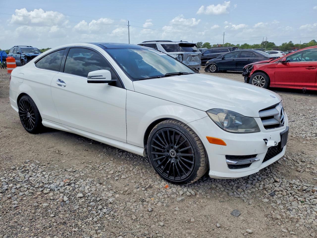 2013 Mercedes-benz C 350 4matic White vin: WDDGJ8JBXDG063684
