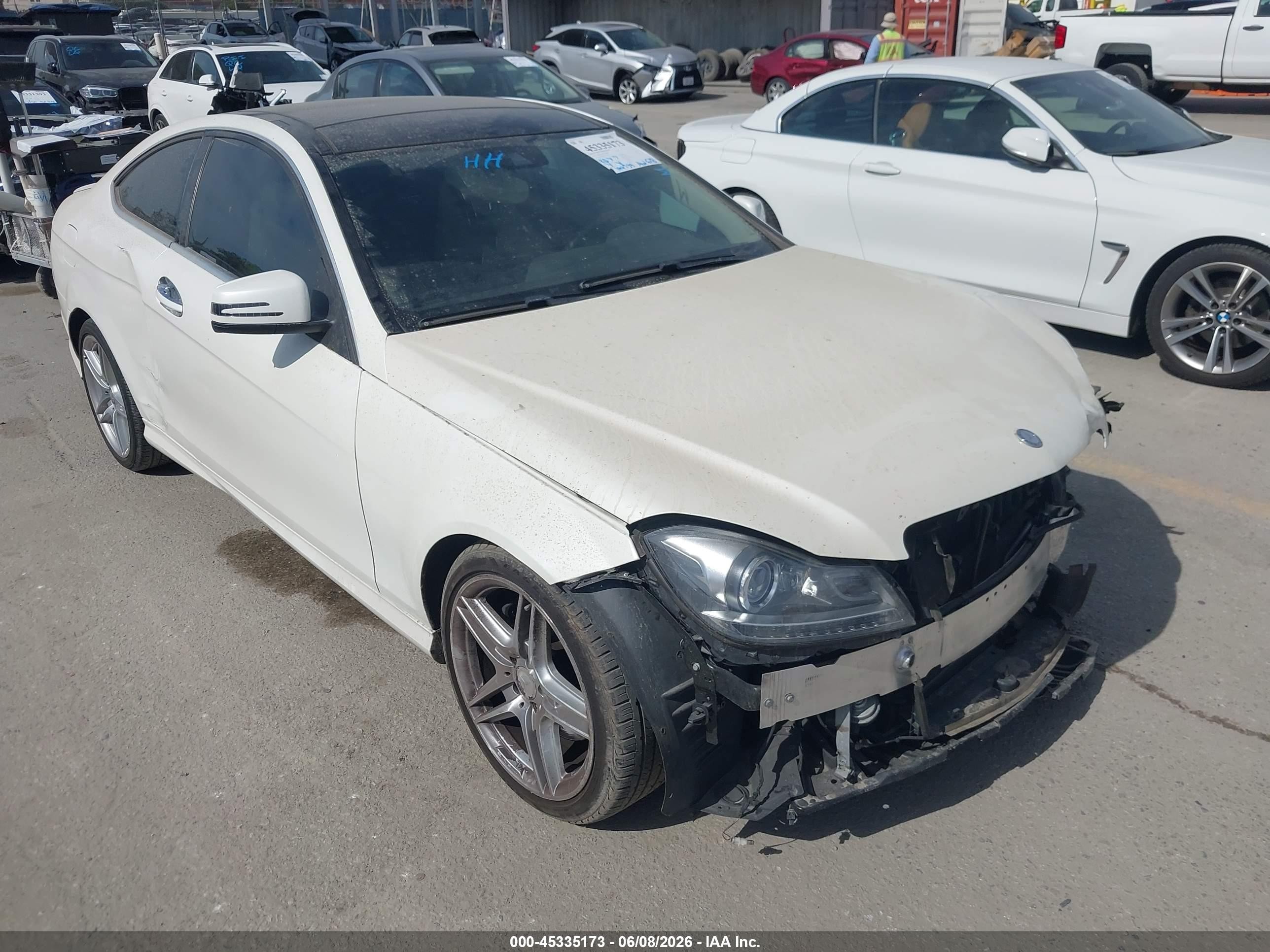 2014 Mercedes-benz C 350 Sport 4matic Cream vin: WDDGJ8JBXEG161292