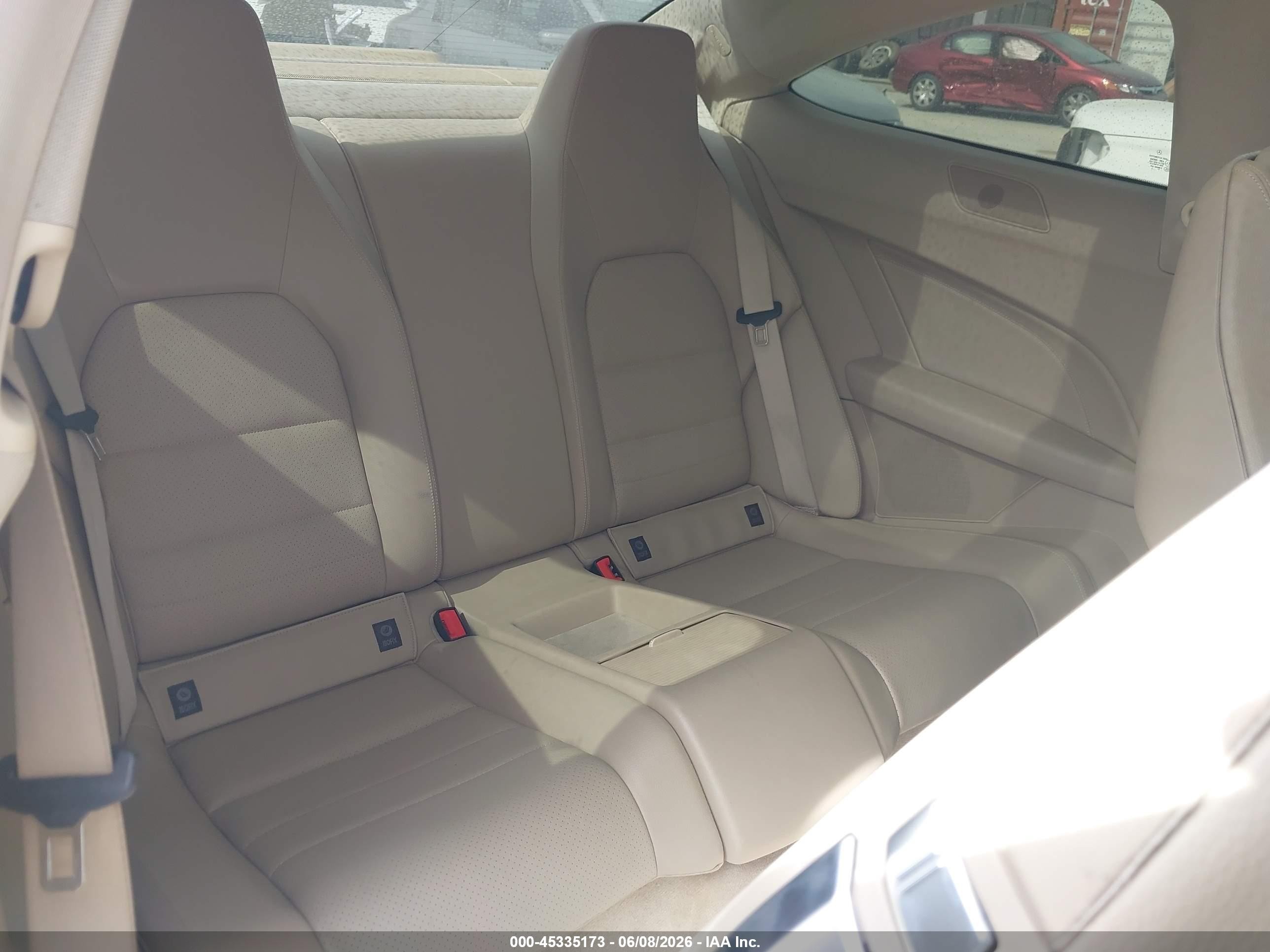 2014 Mercedes-benz C 350 Sport 4matic Cream vin: WDDGJ8JBXEG161292