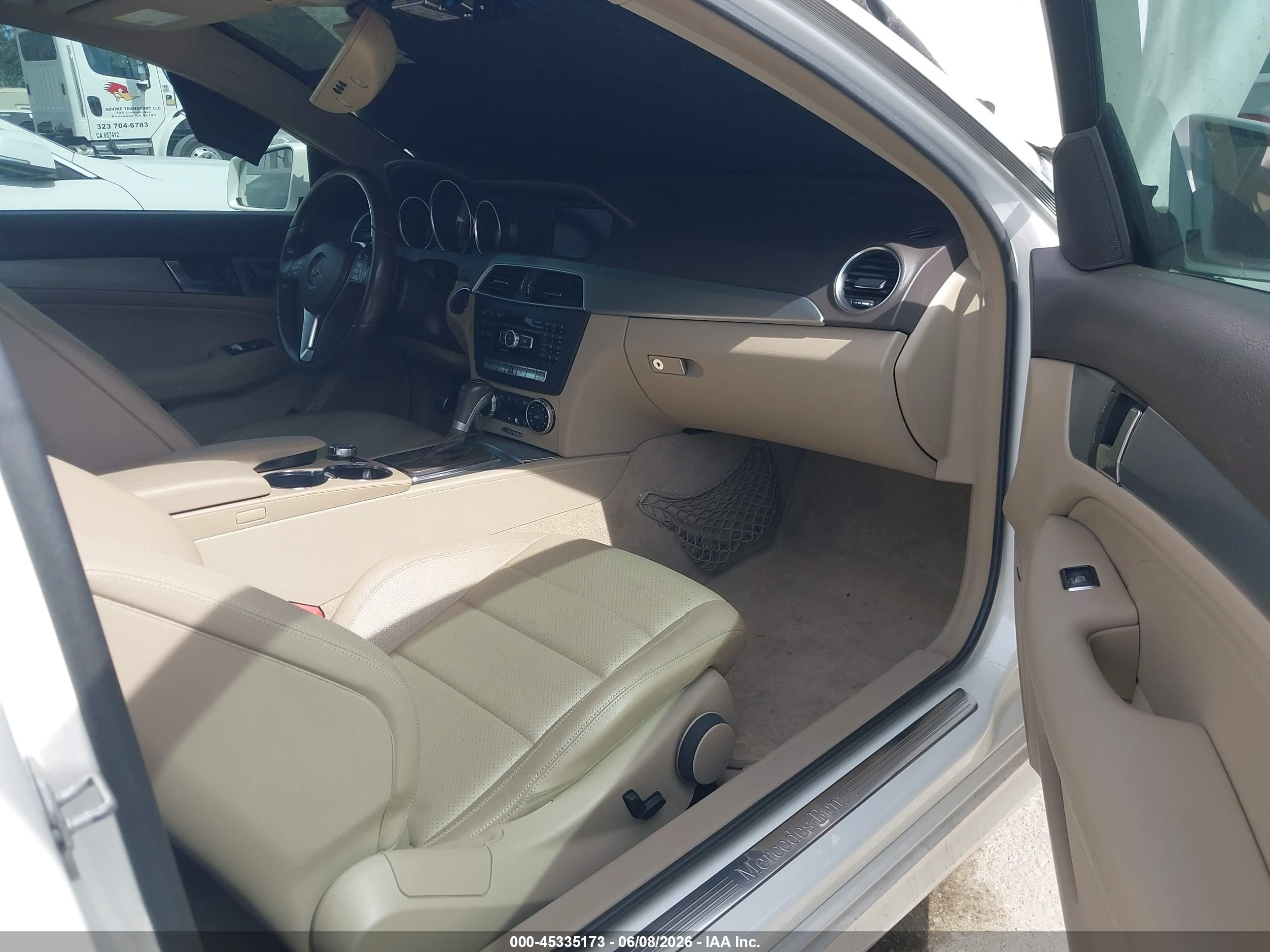 2014 Mercedes-benz C 350 Sport 4matic Cream vin: WDDGJ8JBXEG161292