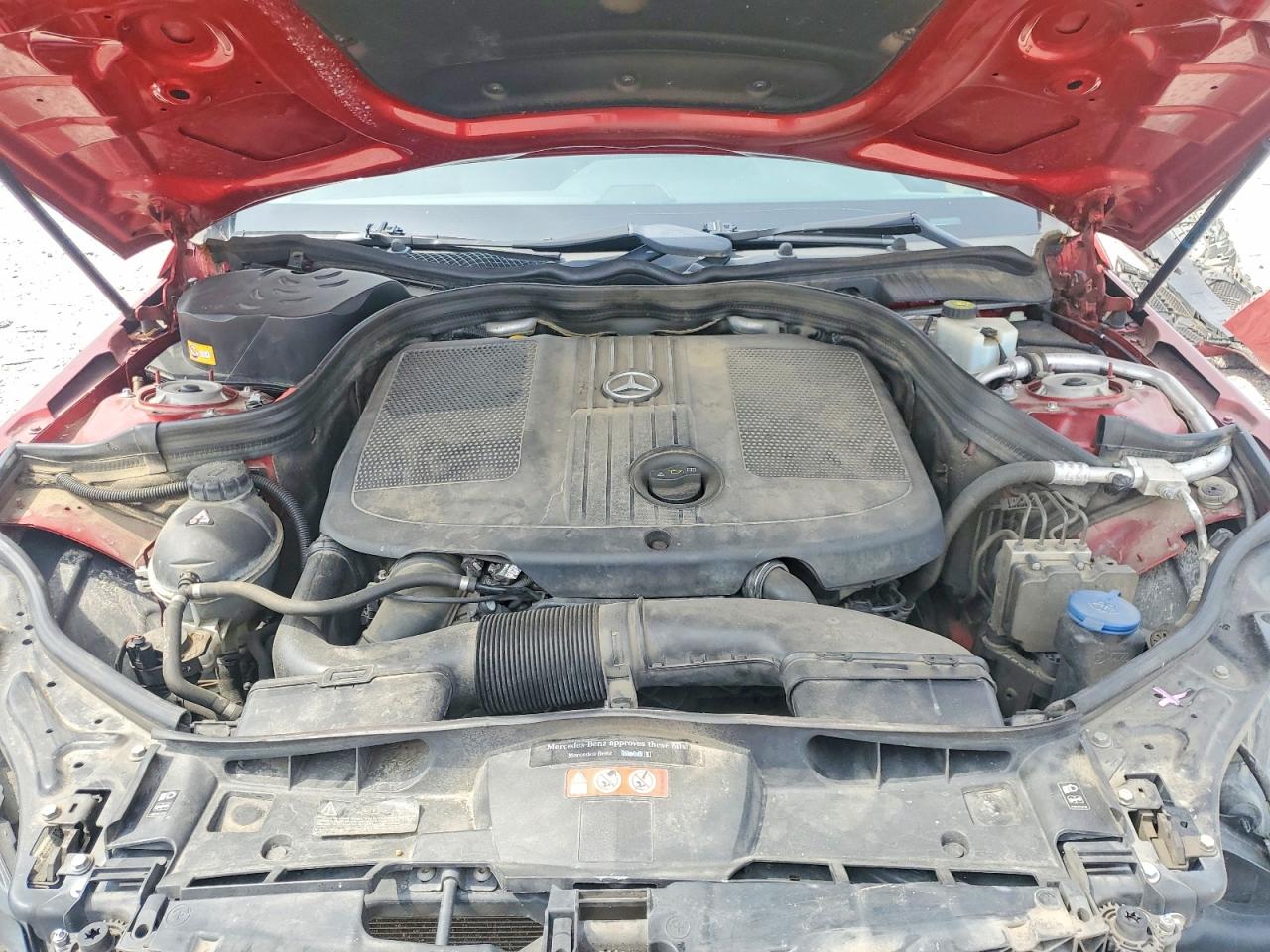 2014 Mercedes-benz E 250 Bluetec Красный vin: WDDHF0EB4EA943642