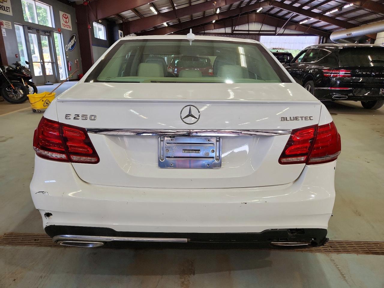 2014 Mercedes-benz E 250 Bluetec White vin: WDDHF0EB6EA879197