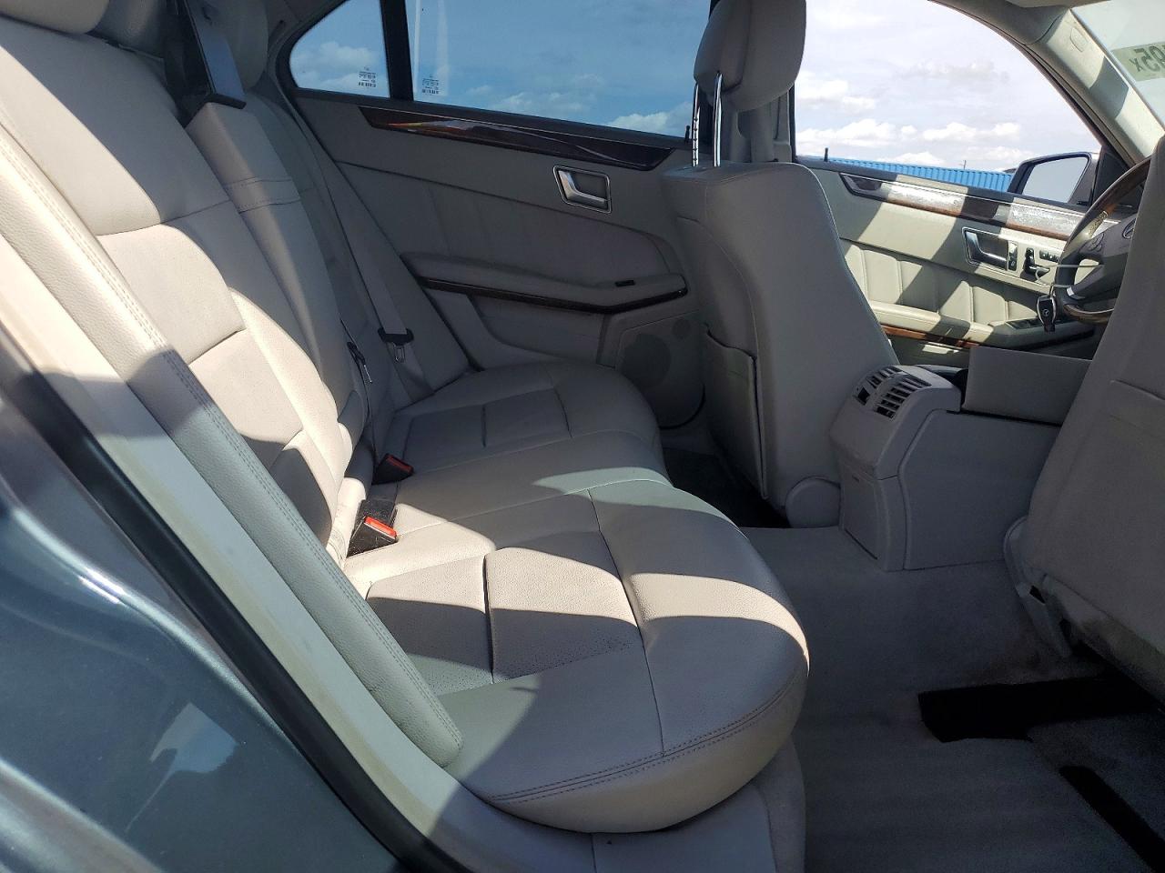 2013 Mercedes-benz 350 Silver vin: WDDHF2EB1DA704074