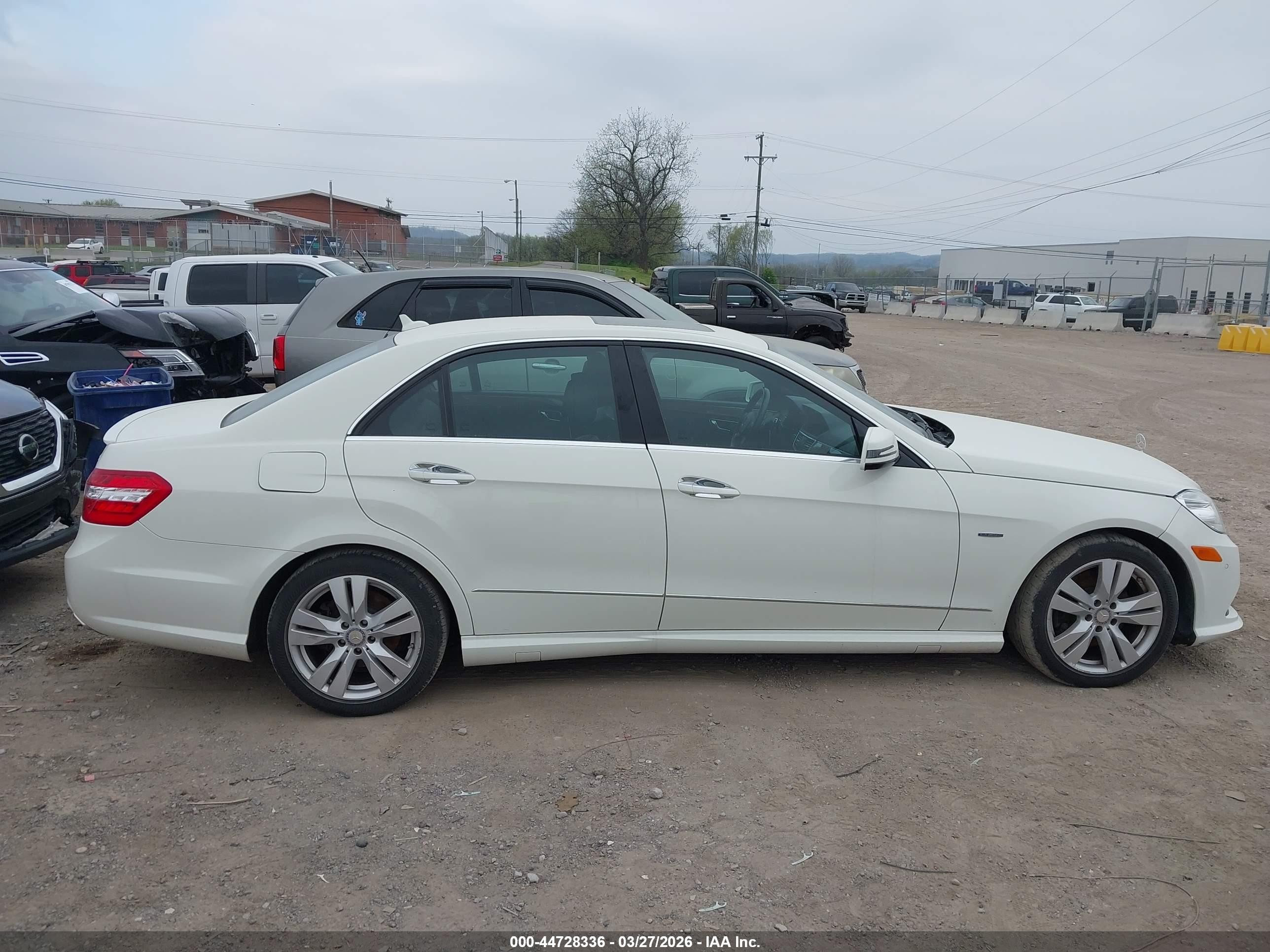 2012 Mercedes-benz E 350 Bluetec   White vin: WDDHF2EB9CA560949