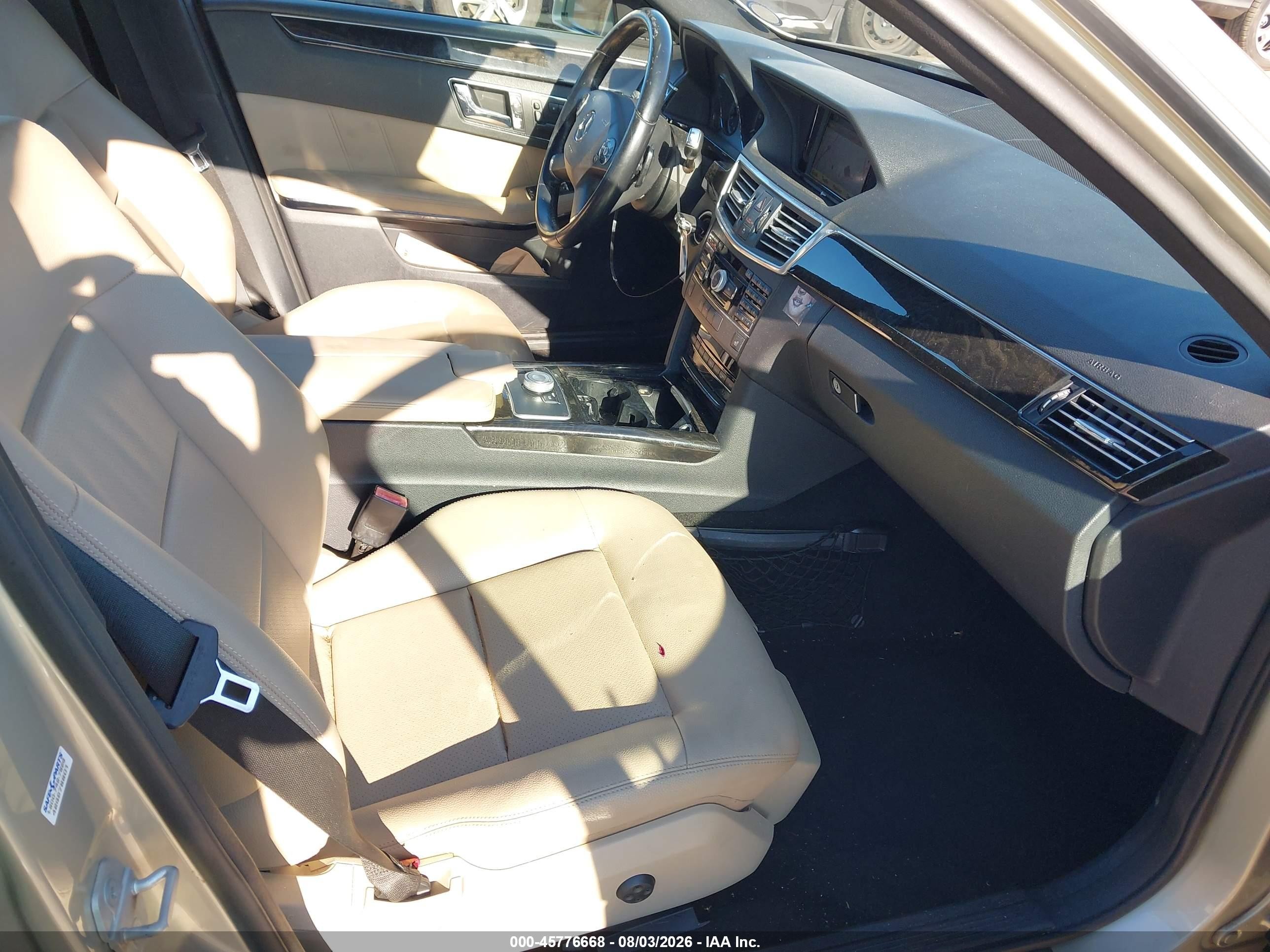 2010 Mercedes-benz E 350   Beige vin: WDDHF5GB1AA034861