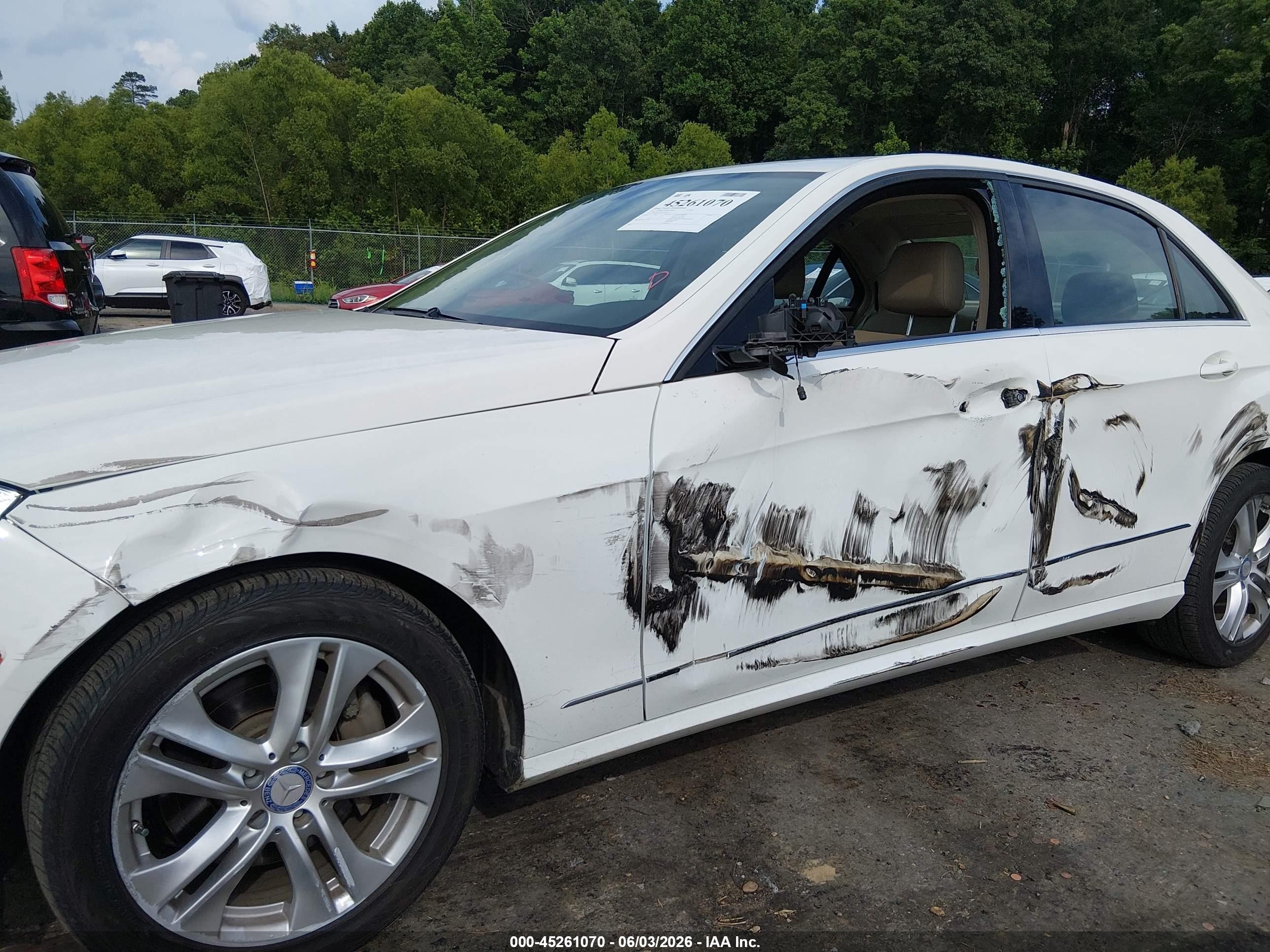 2011 Mercedes-benz E 350   White vin: WDDHF5GB1BA473673