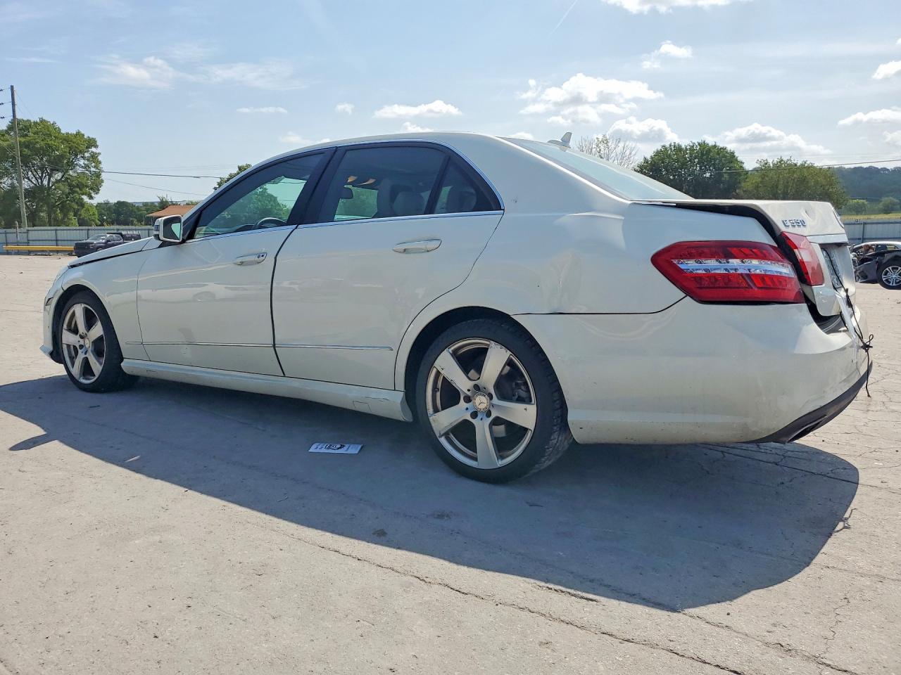 2011 Mercedes-benz E 350 White vin: WDDHF5GB1BA515792