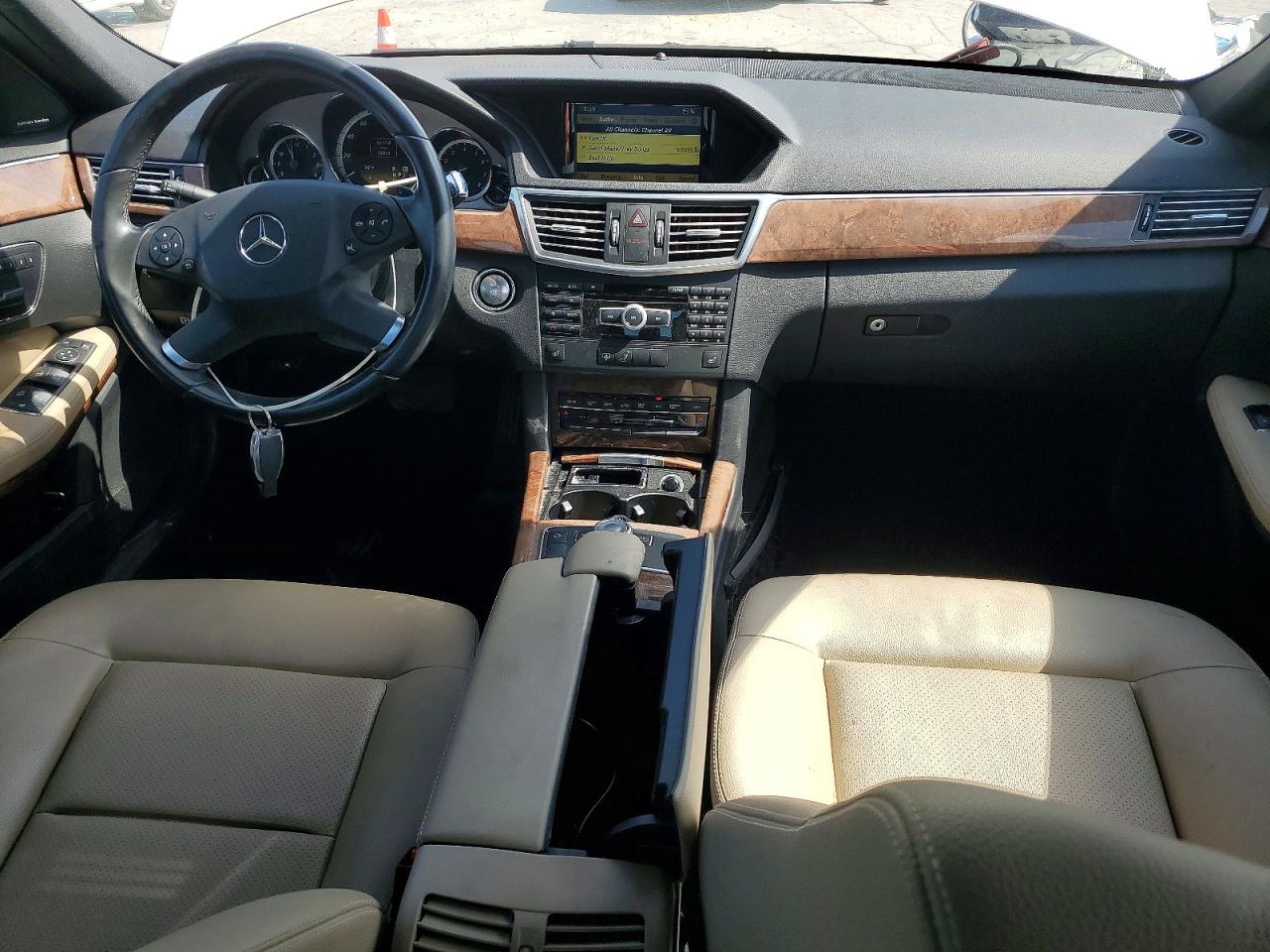 2011 Mercedes-benz E 350 White vin: WDDHF5GB1BA515792