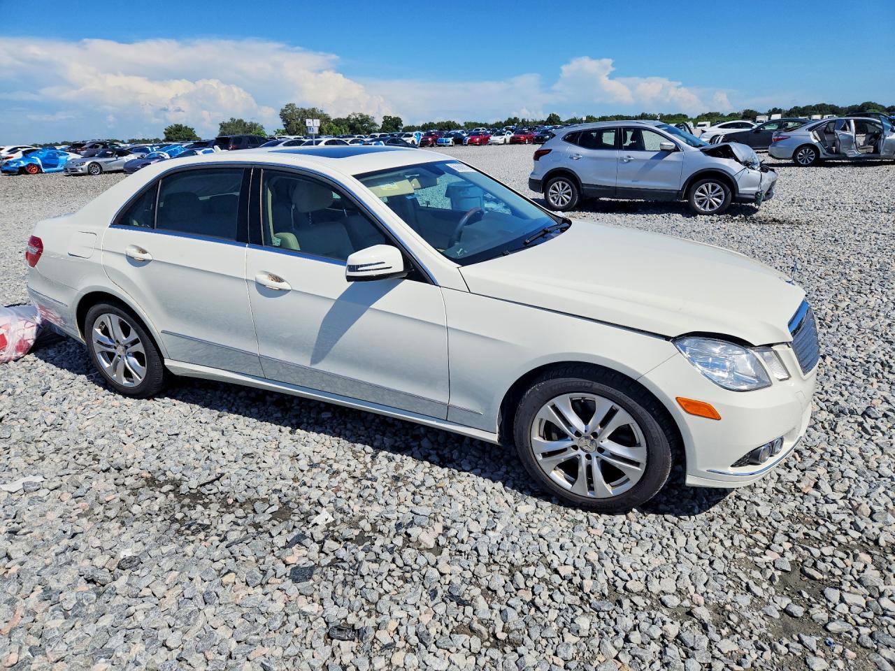 2011 Mercedes-benz E 350 White vin: WDDHF5GB2BA468384