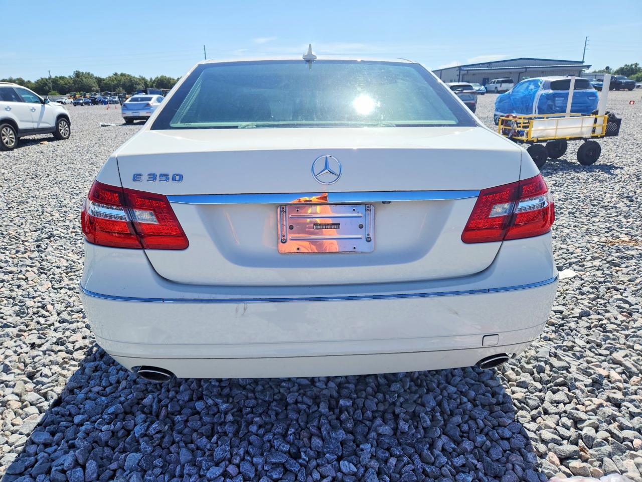 2011 Mercedes-benz E 350 White vin: WDDHF5GB2BA468384