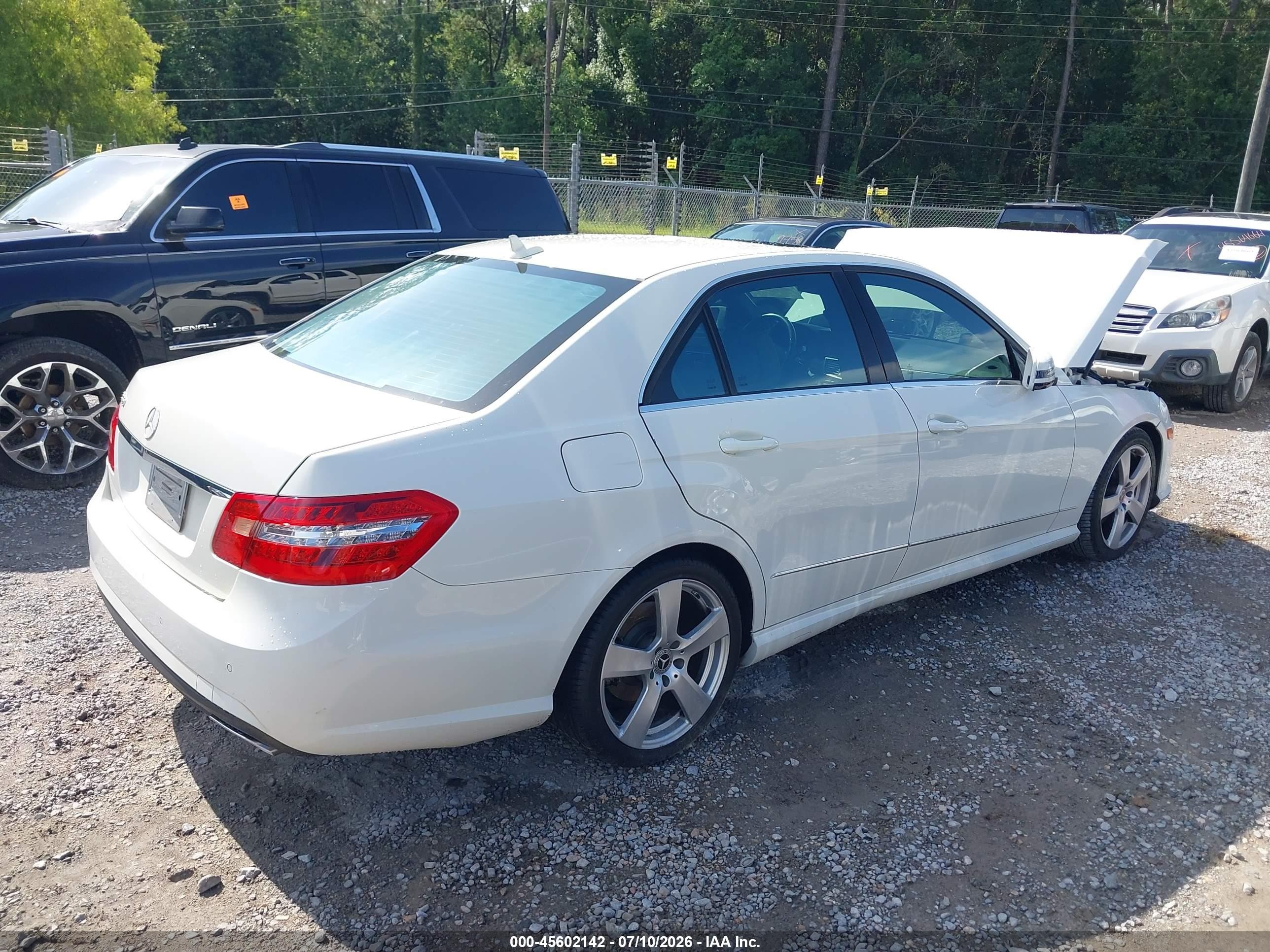 2011 Mercedes-benz E 350   White vin: WDDHF5GB2BA473245