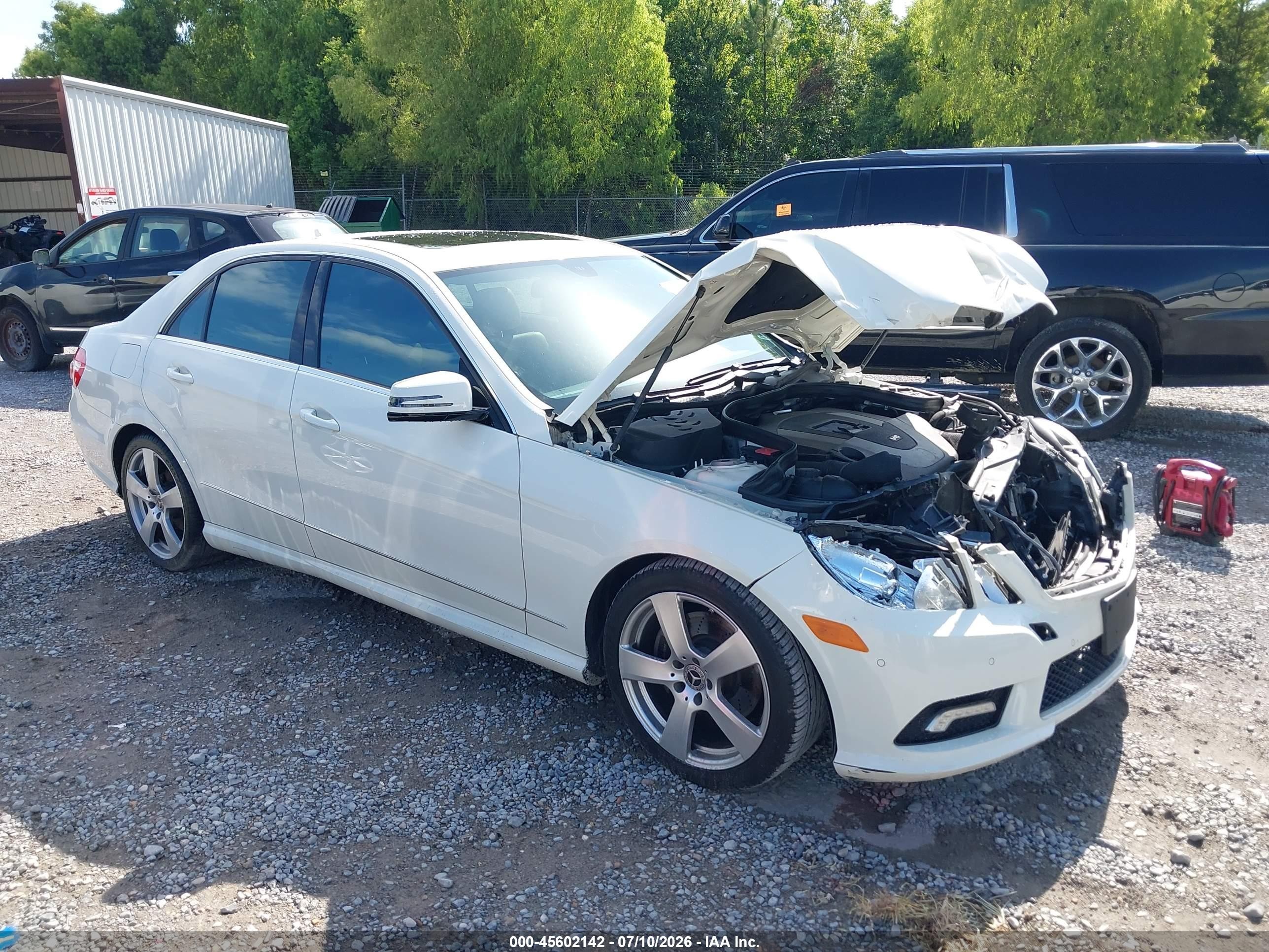 2011 Mercedes-benz E 350   White vin: WDDHF5GB2BA473245