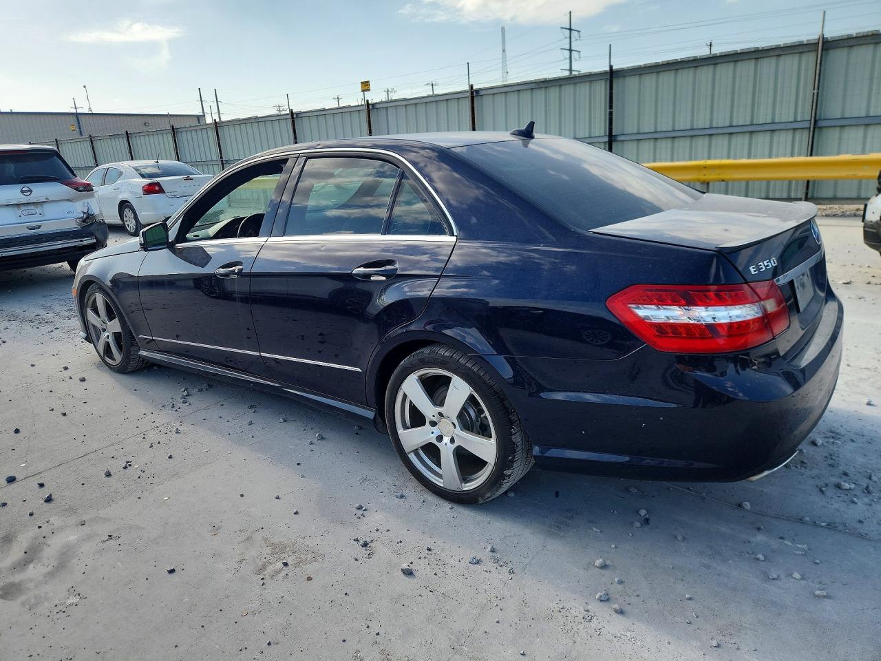 2011 Mercedes-benz E 350 Blue vin: WDDHF5GB4BA466748