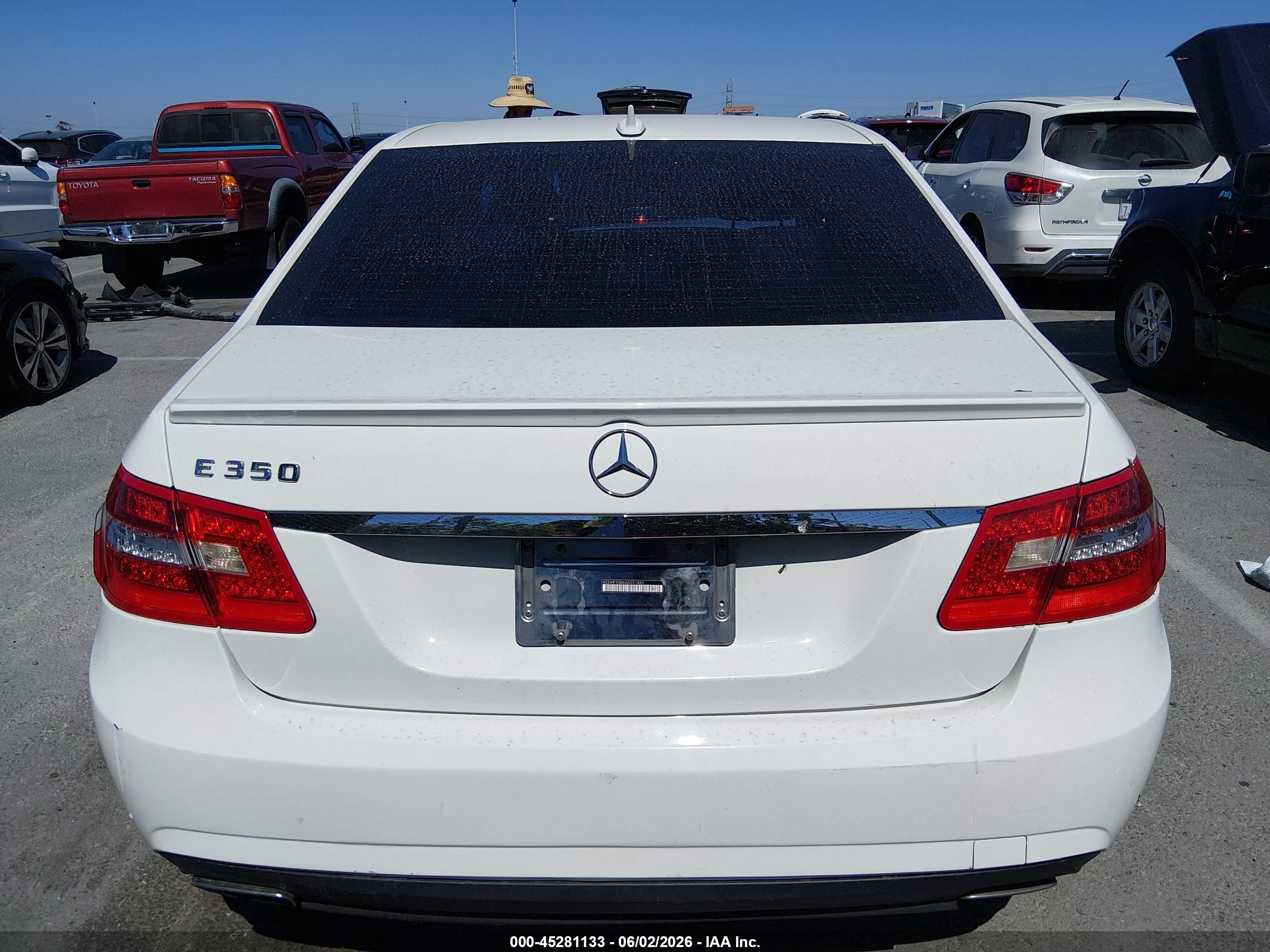 2010 Mercedes-benz E 350   White vin: WDDHF5GB6AA051882