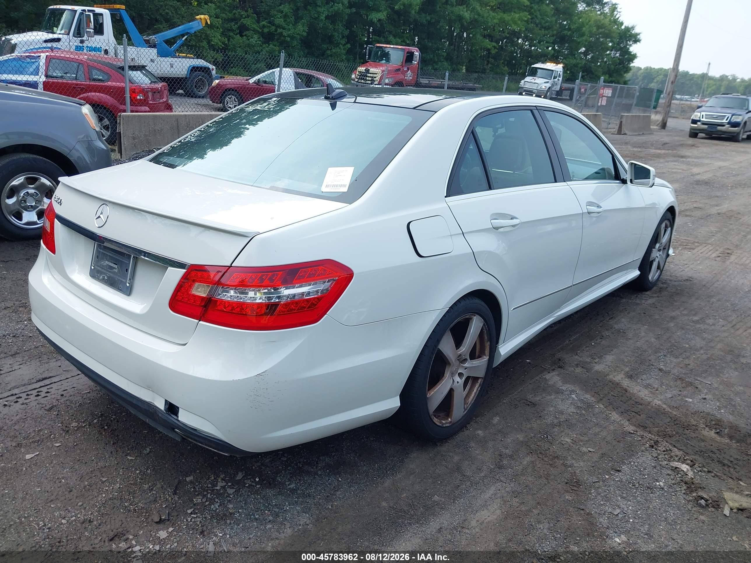 2011 Mercedes-benz E 350   White vin: WDDHF5GB8BA293641