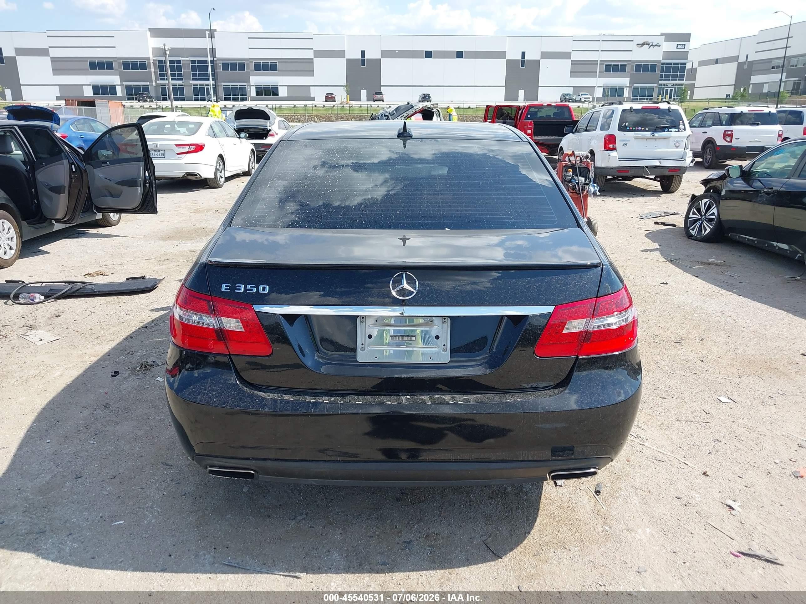 2011 Mercedes-benz E 350   Black vin: WDDHF5GB8BA493757