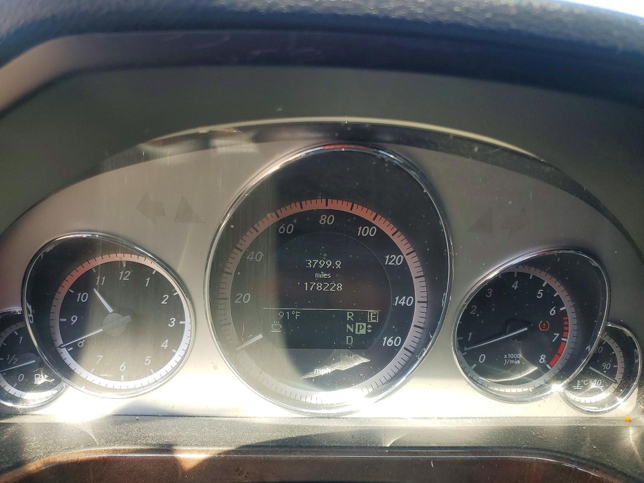 2011 Mercedes-benz E 350 Серебряный vin: WDDHF5GBXBA387763