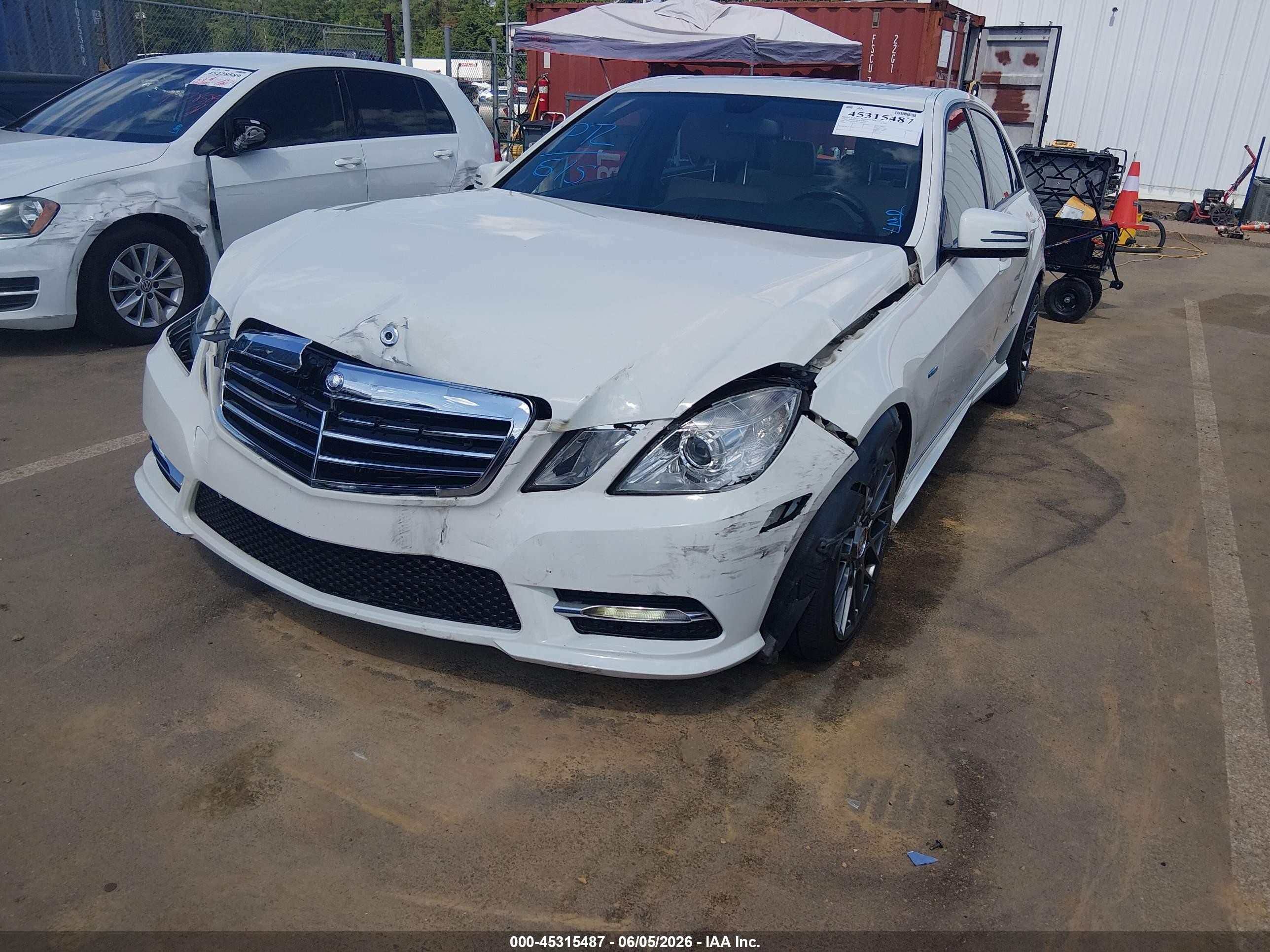 2012 Mercedes-benz E 350 White vin: WDDHF5KB0CA542510