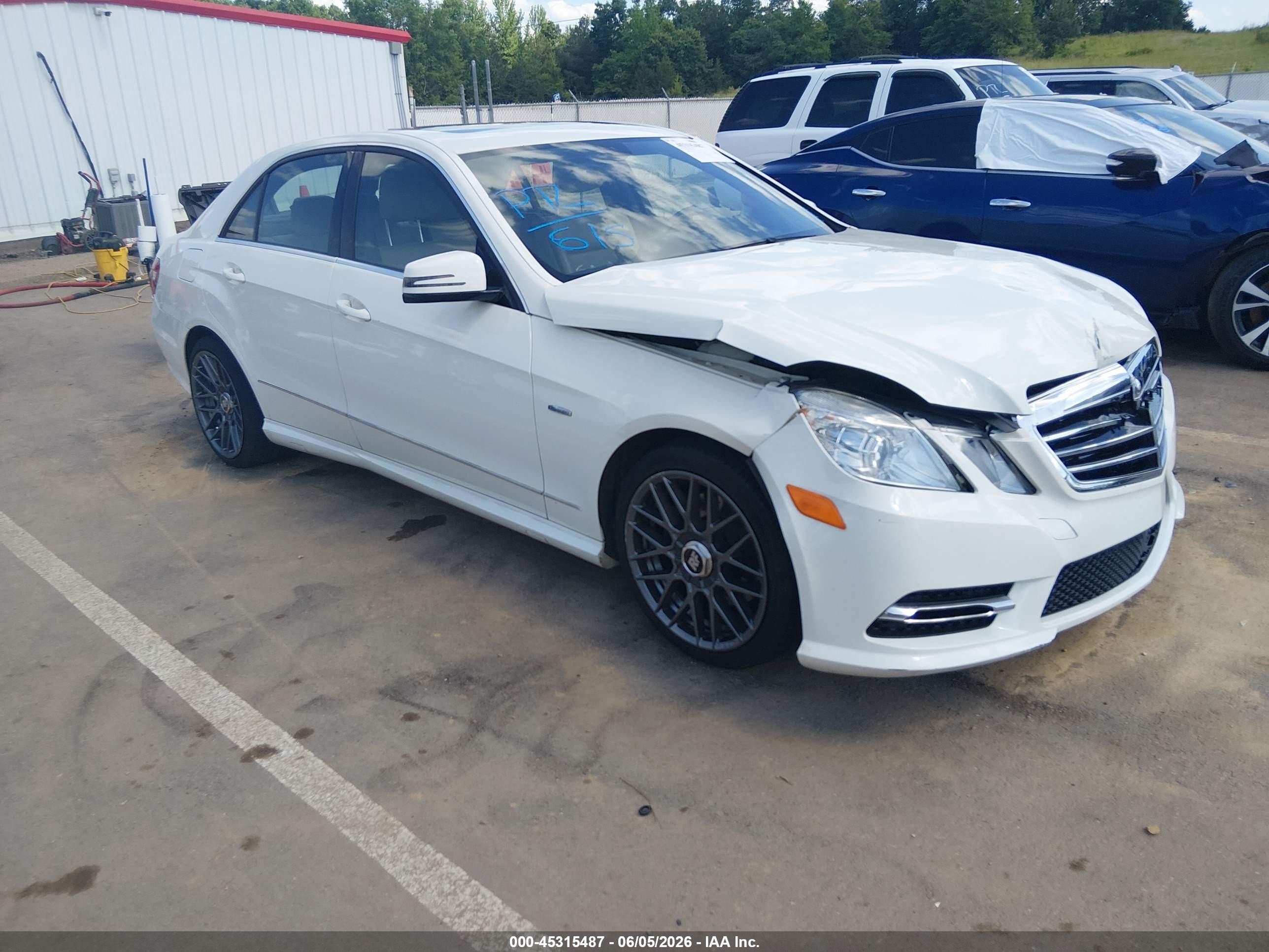 2012 Mercedes-benz E 350 White vin: WDDHF5KB0CA542510