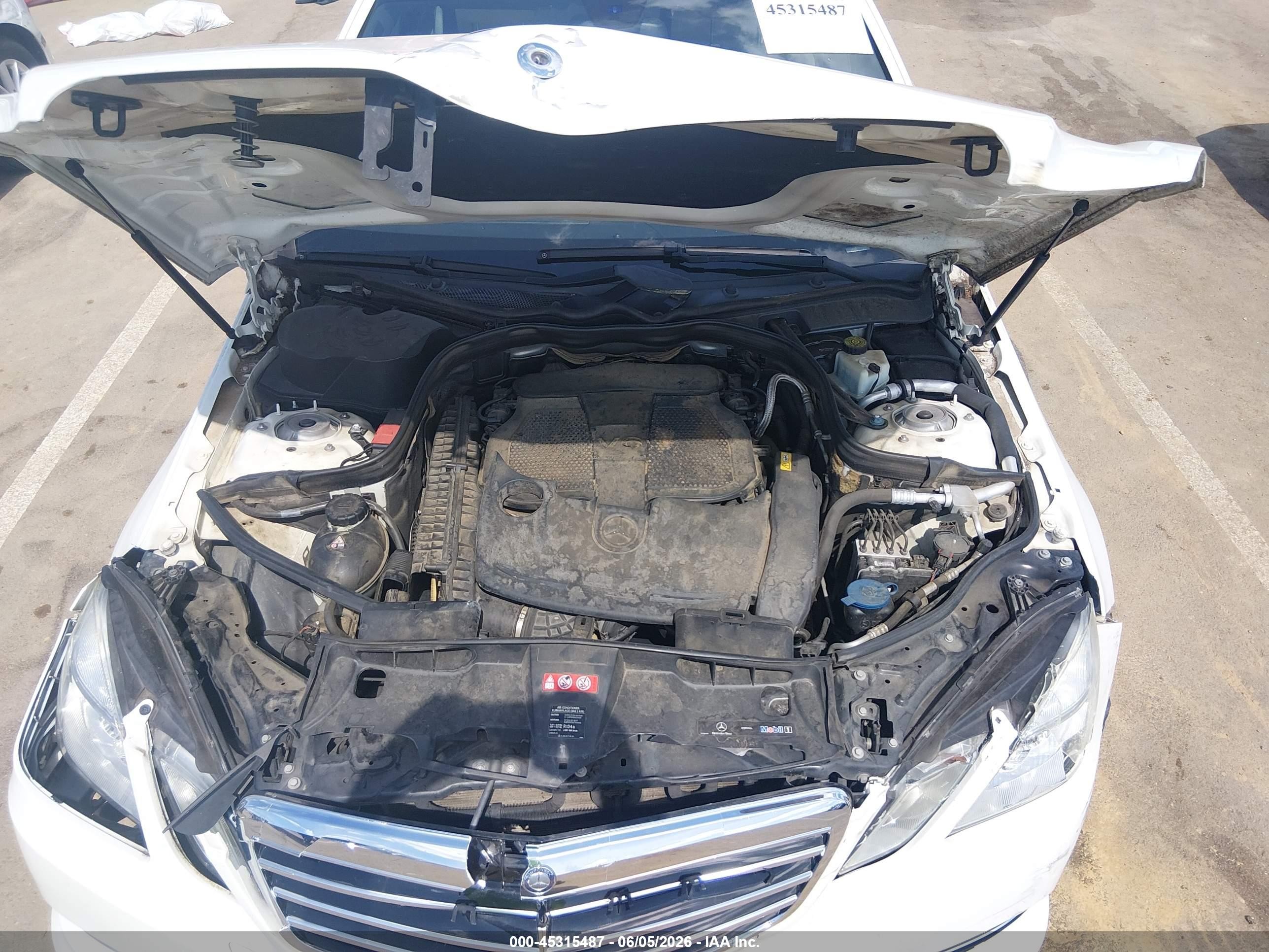 2012 Mercedes-benz E 350 White vin: WDDHF5KB0CA542510