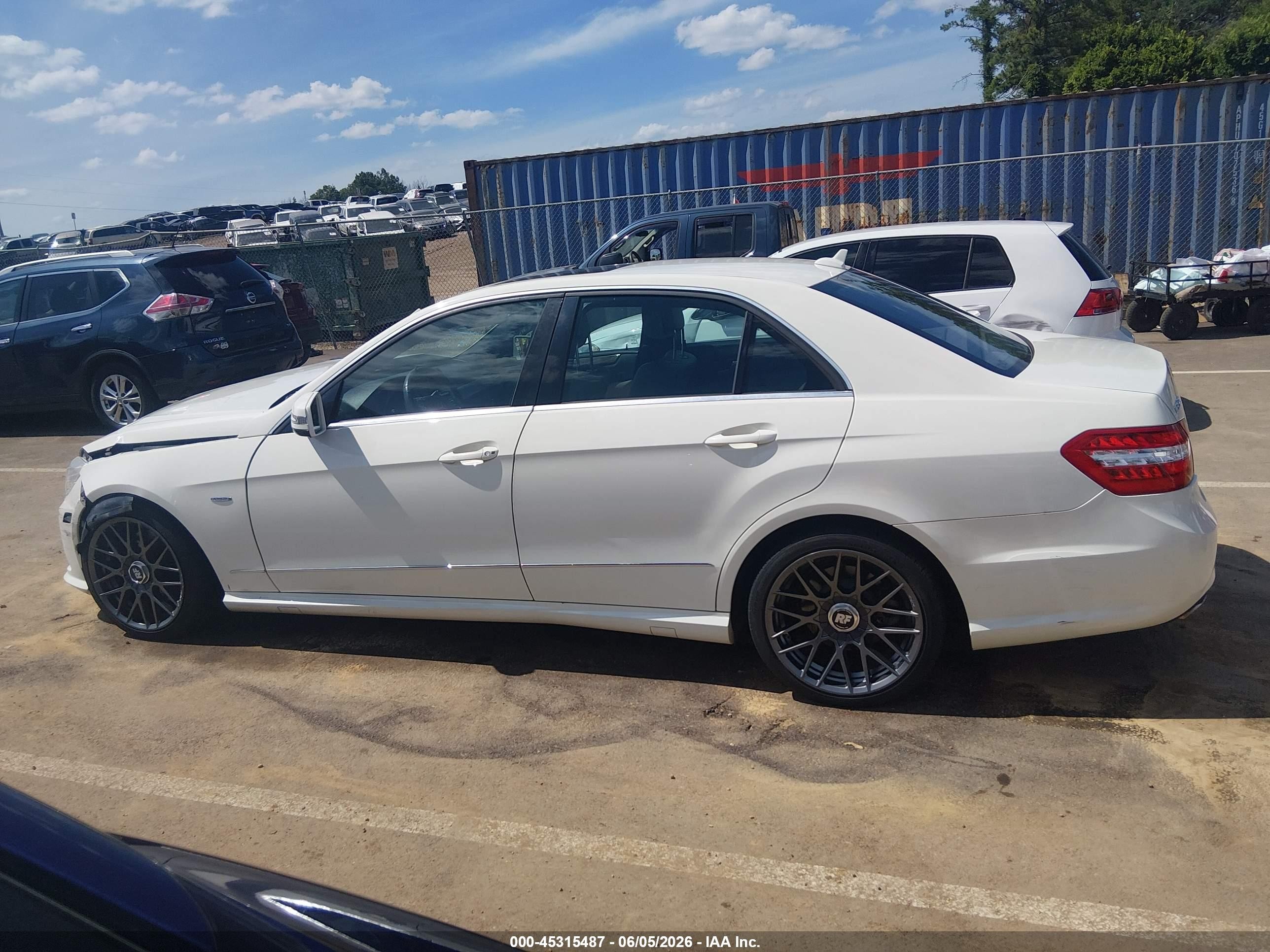 2012 Mercedes-benz E 350 White vin: WDDHF5KB0CA542510