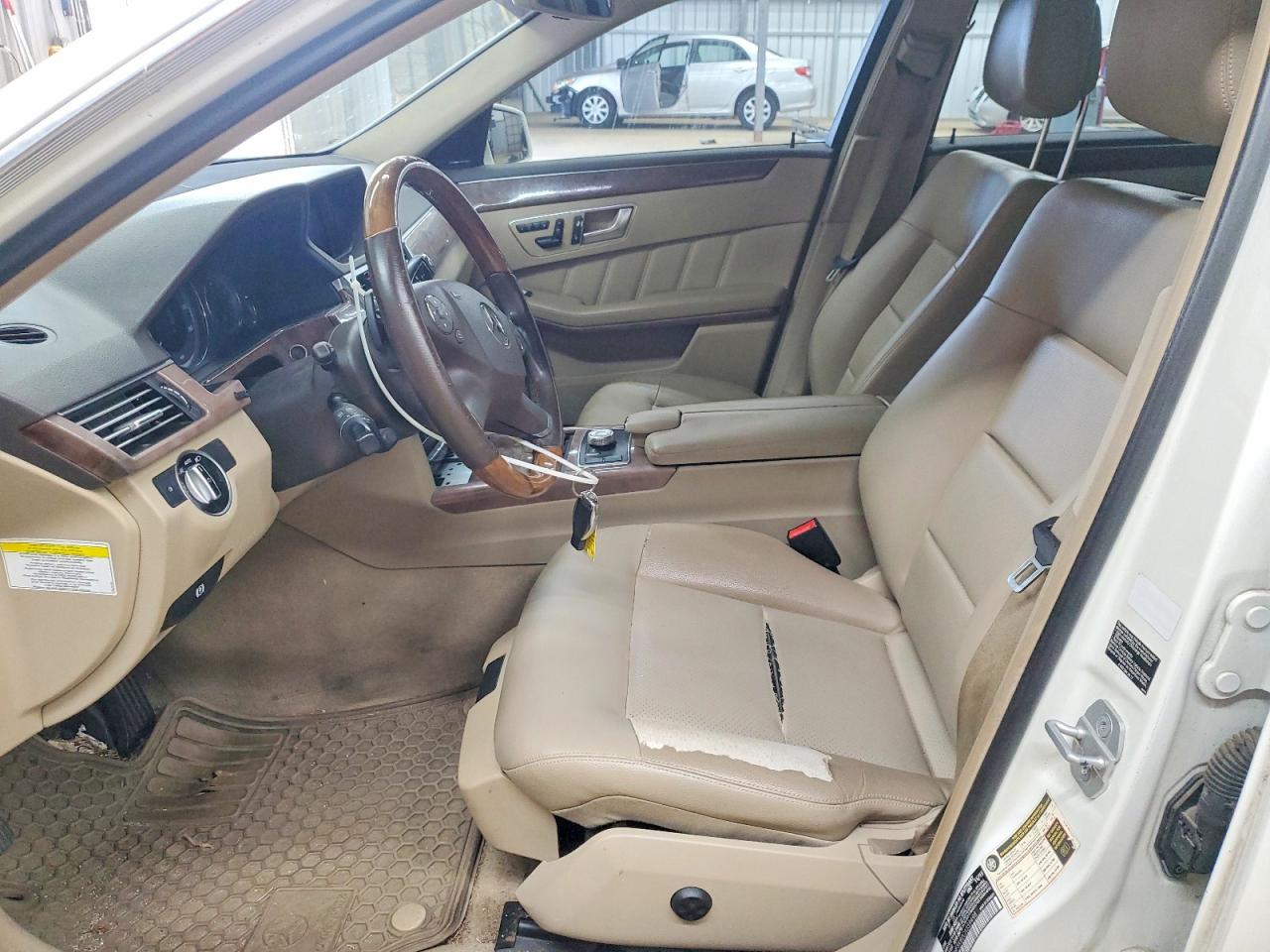 2012 Mercedes-benz E 350 Белый vin: WDDHF5KB0CA559498