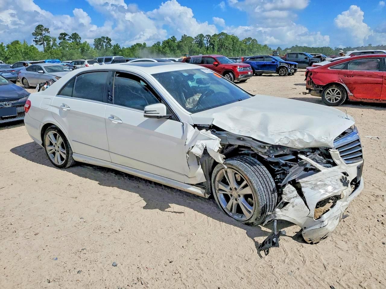 2013 Mercedes-benz E 350 White vin: WDDHF5KB0DA730980