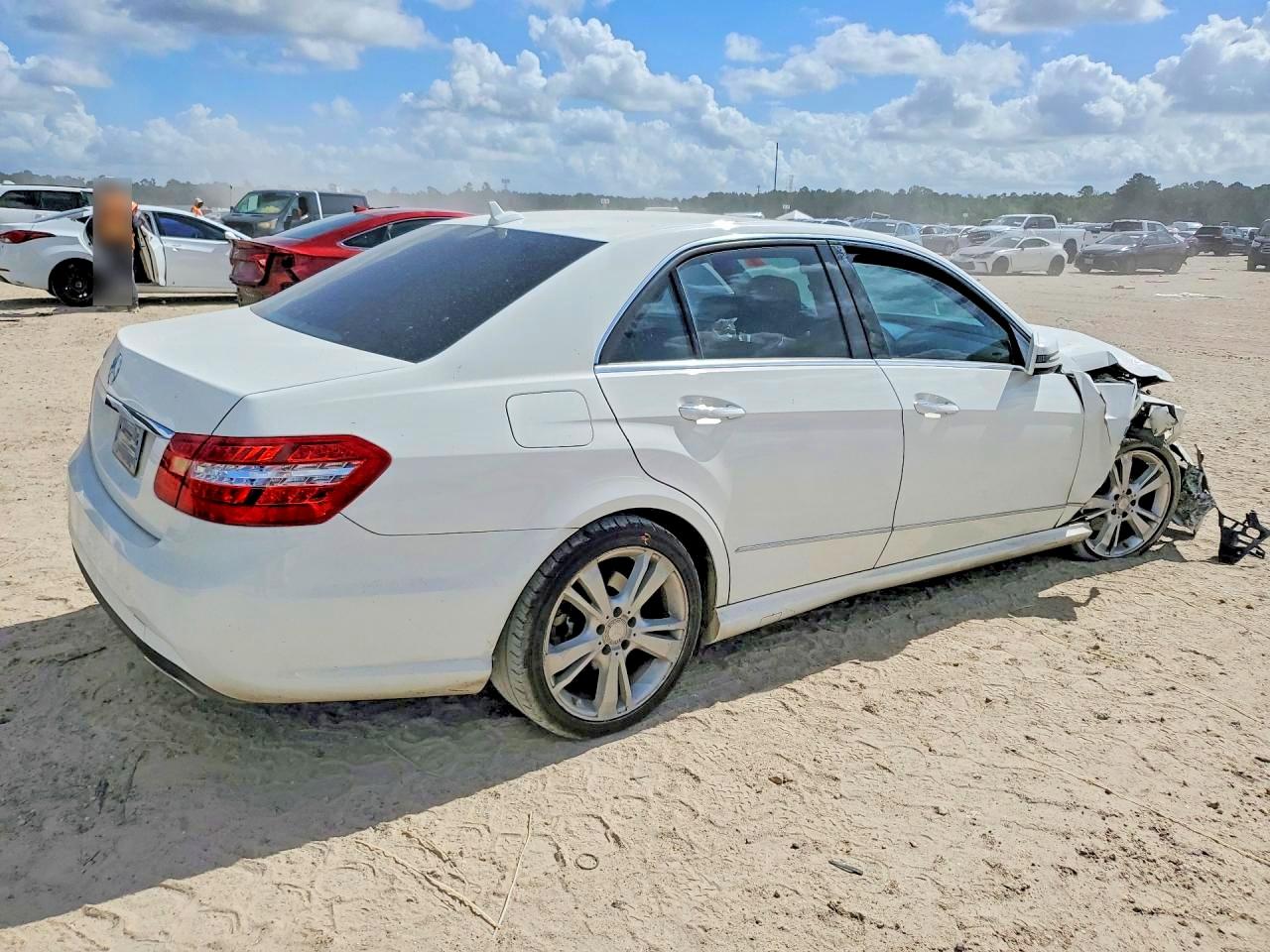2013 Mercedes-benz E 350 White vin: WDDHF5KB0DA730980