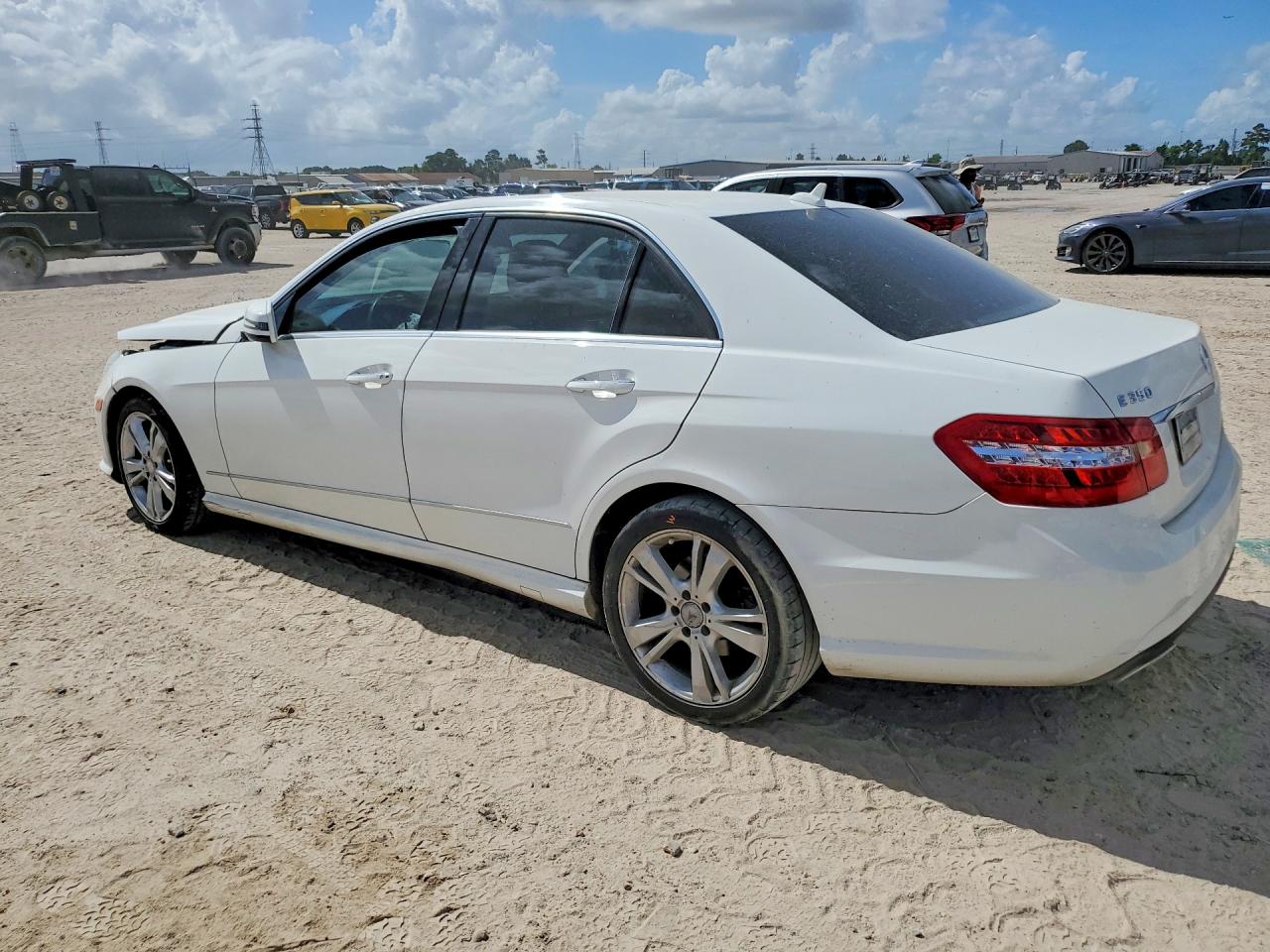 2013 Mercedes-benz E 350 White vin: WDDHF5KB0DA730980