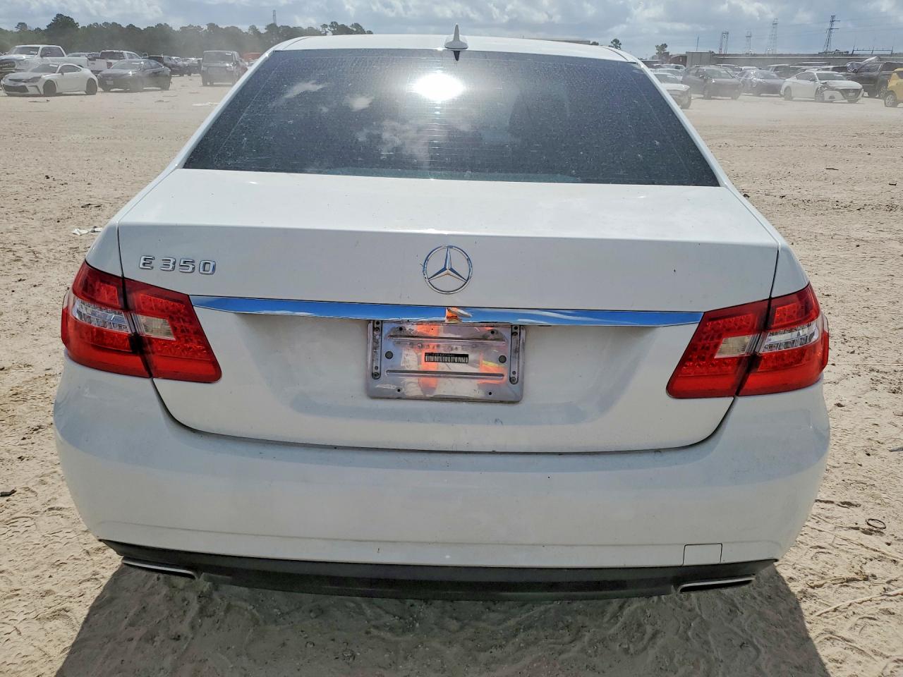 2013 Mercedes-benz E 350 White vin: WDDHF5KB0DA730980