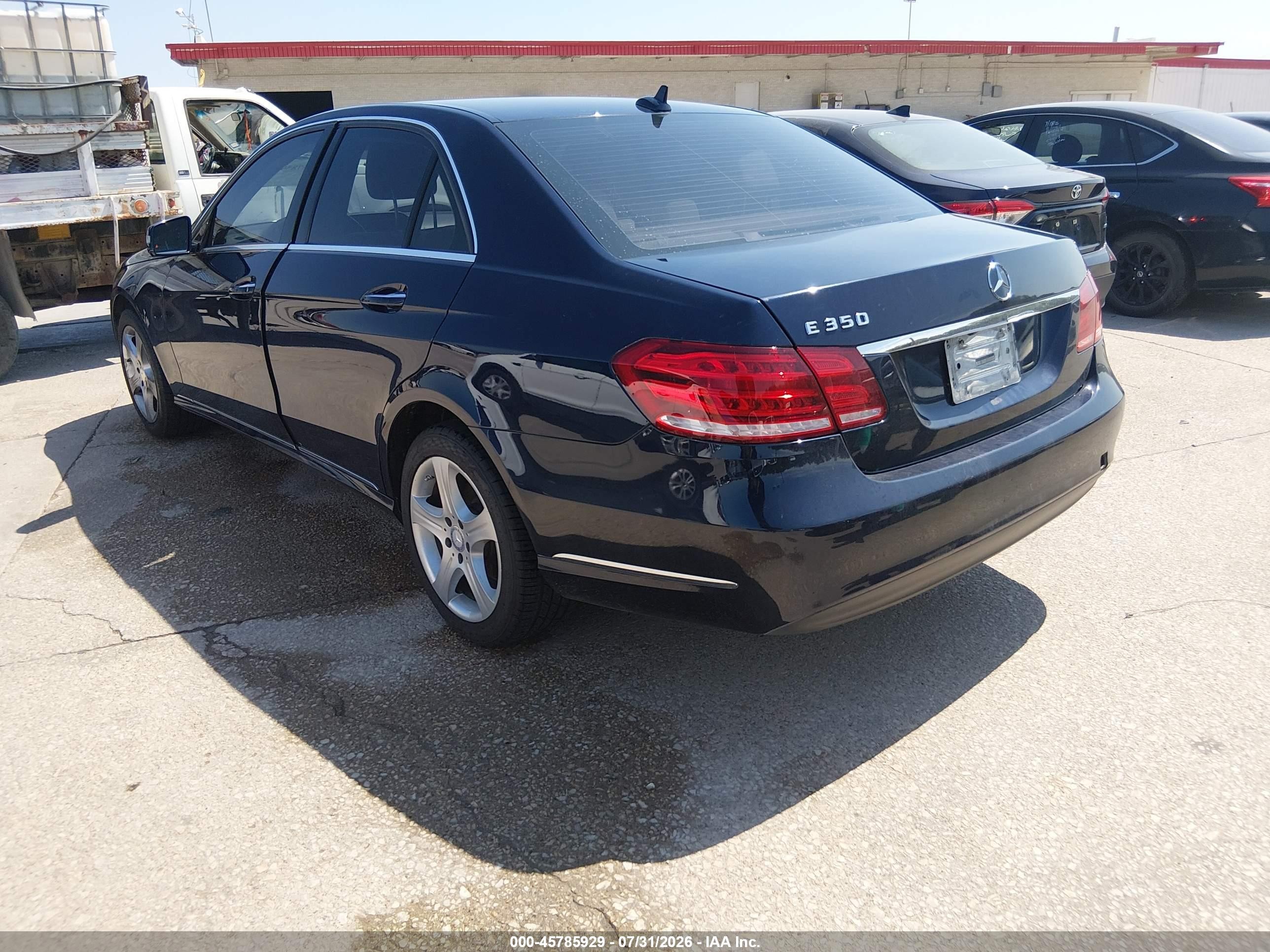 2014 Mercedes-benz E 350   Blue vin: WDDHF5KB0EA781266