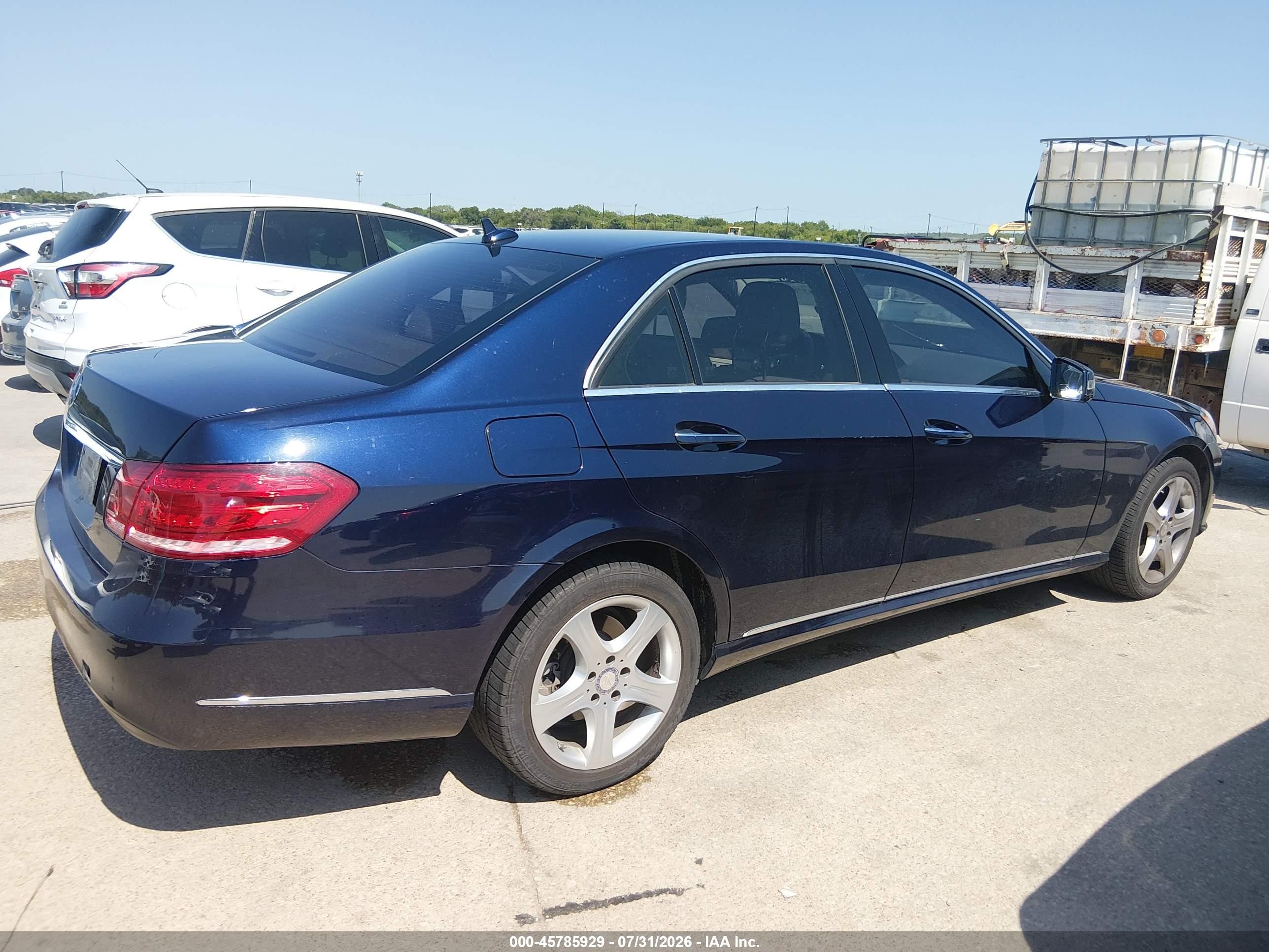 2014 Mercedes-benz E 350   Blue vin: WDDHF5KB0EA781266