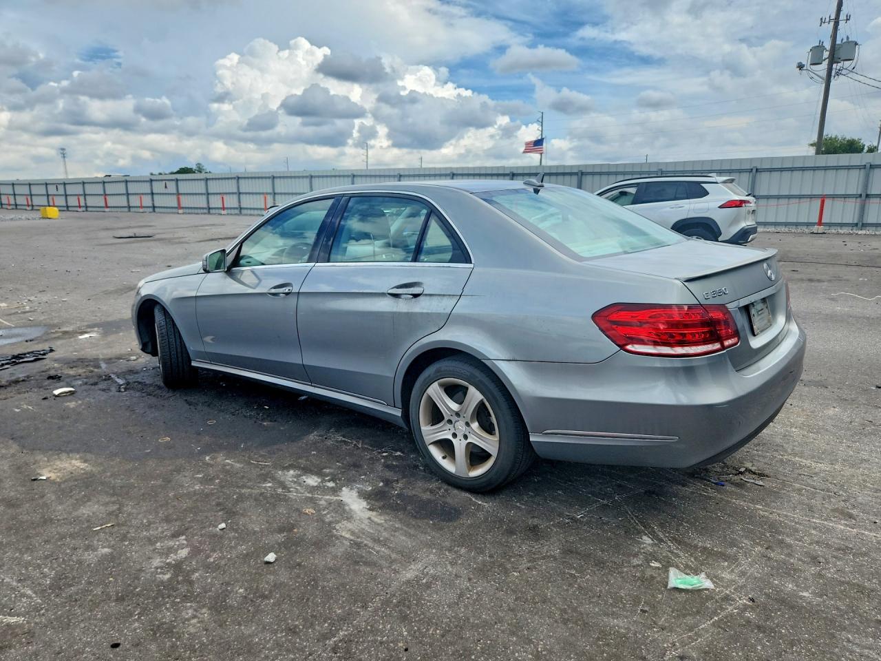 2014 Mercedes-benz E 350 Silver vin: WDDHF5KB0EA813410