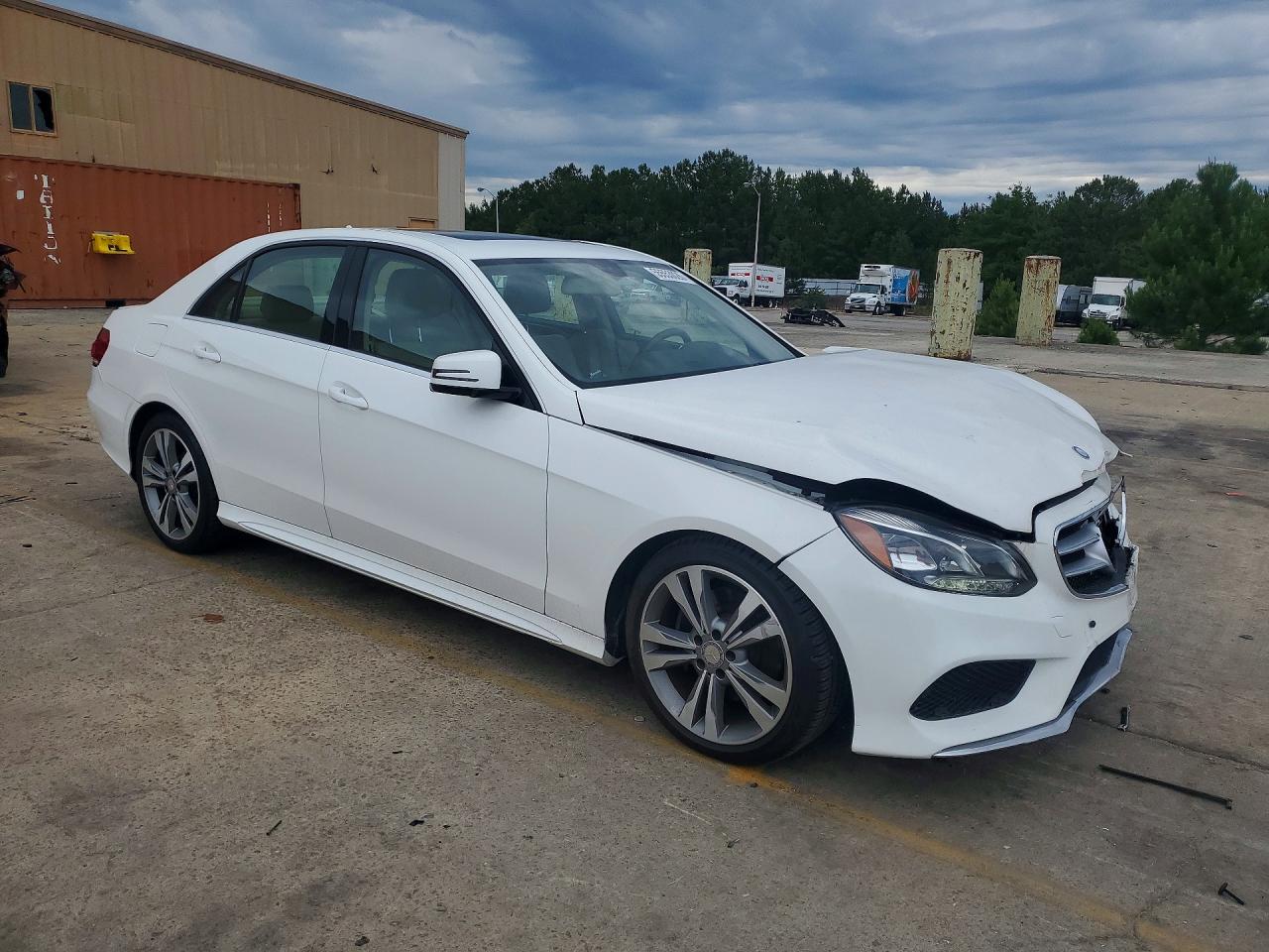 2014 Mercedes-benz E 350 White vin: WDDHF5KB0EA881044