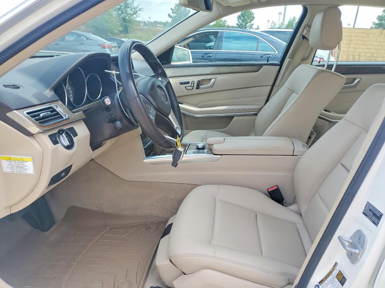 2014 Mercedes-benz E 350 White vin: WDDHF5KB0EA881044
