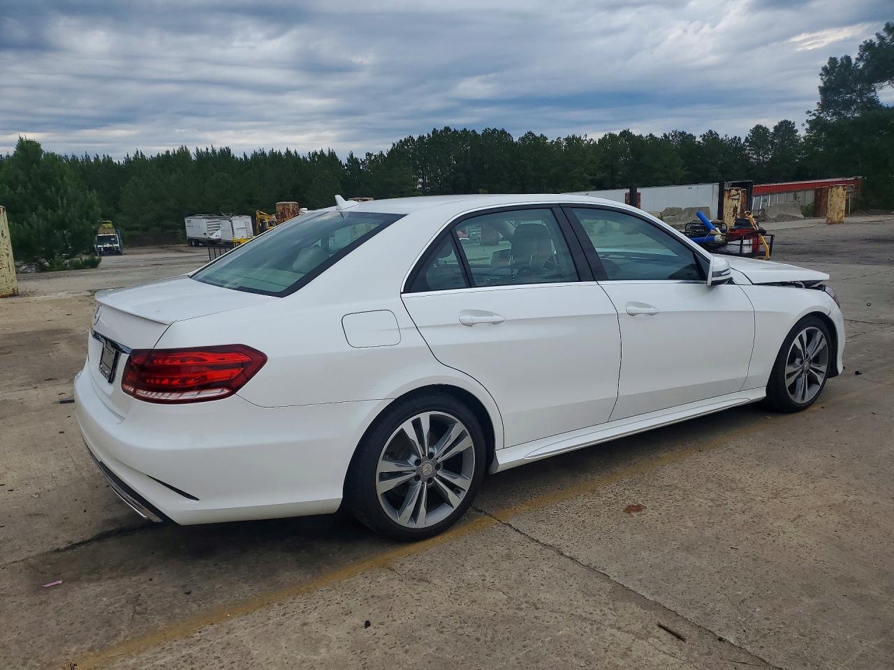 2014 Mercedes-benz E 350 White vin: WDDHF5KB0EA881044