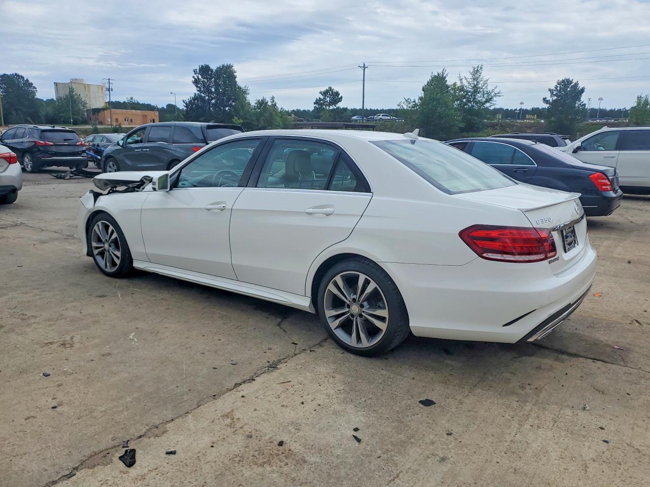 2014 Mercedes-benz E 350 White vin: WDDHF5KB0EA881044