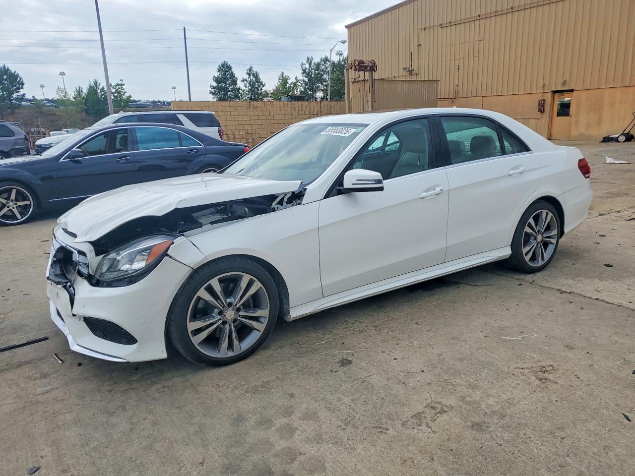 2014 Mercedes-benz E 350 White vin: WDDHF5KB0EA881044