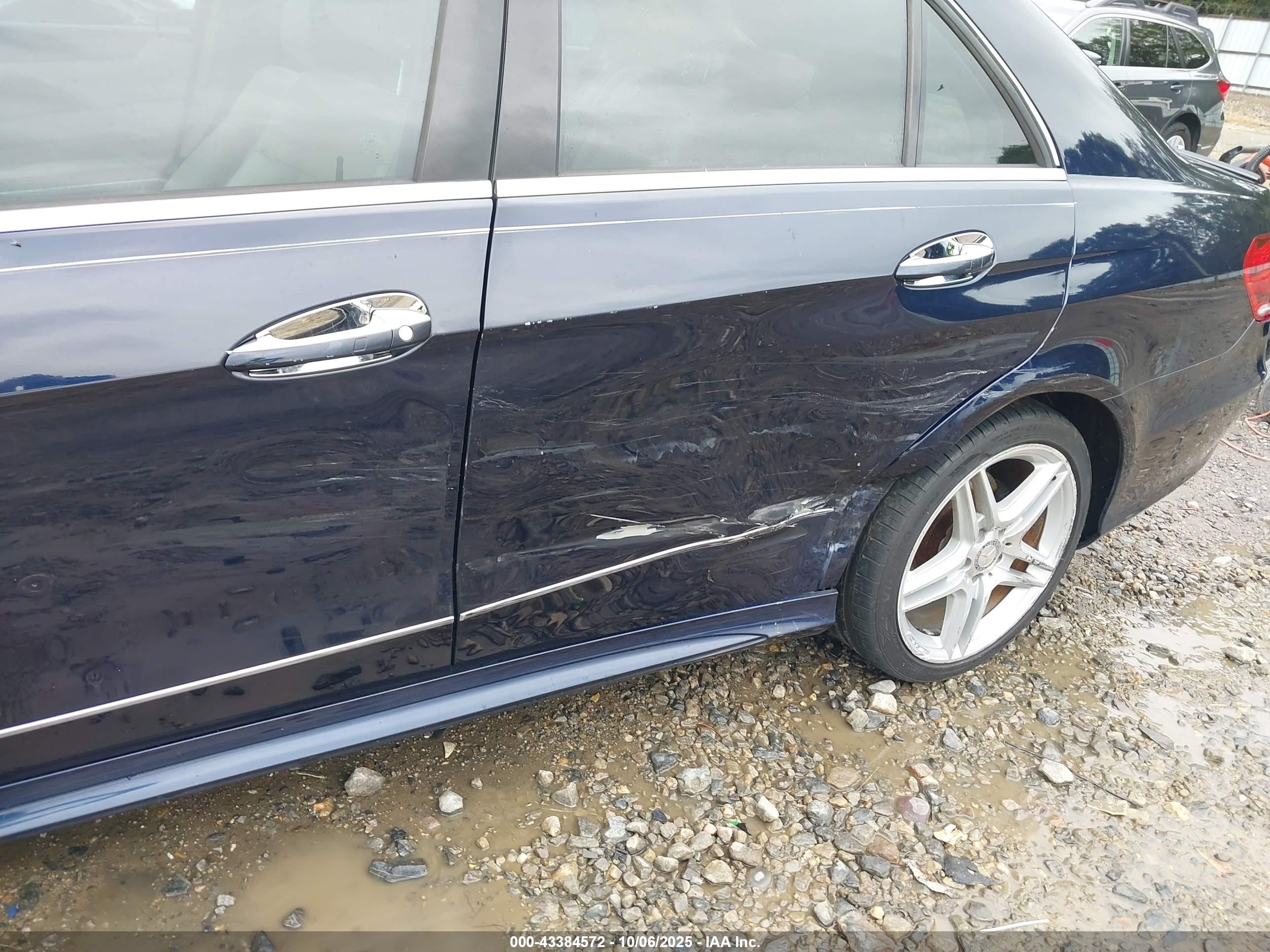 2014 Mercedes-benz E 350   Dark Blue vin: WDDHF5KB0EA889239