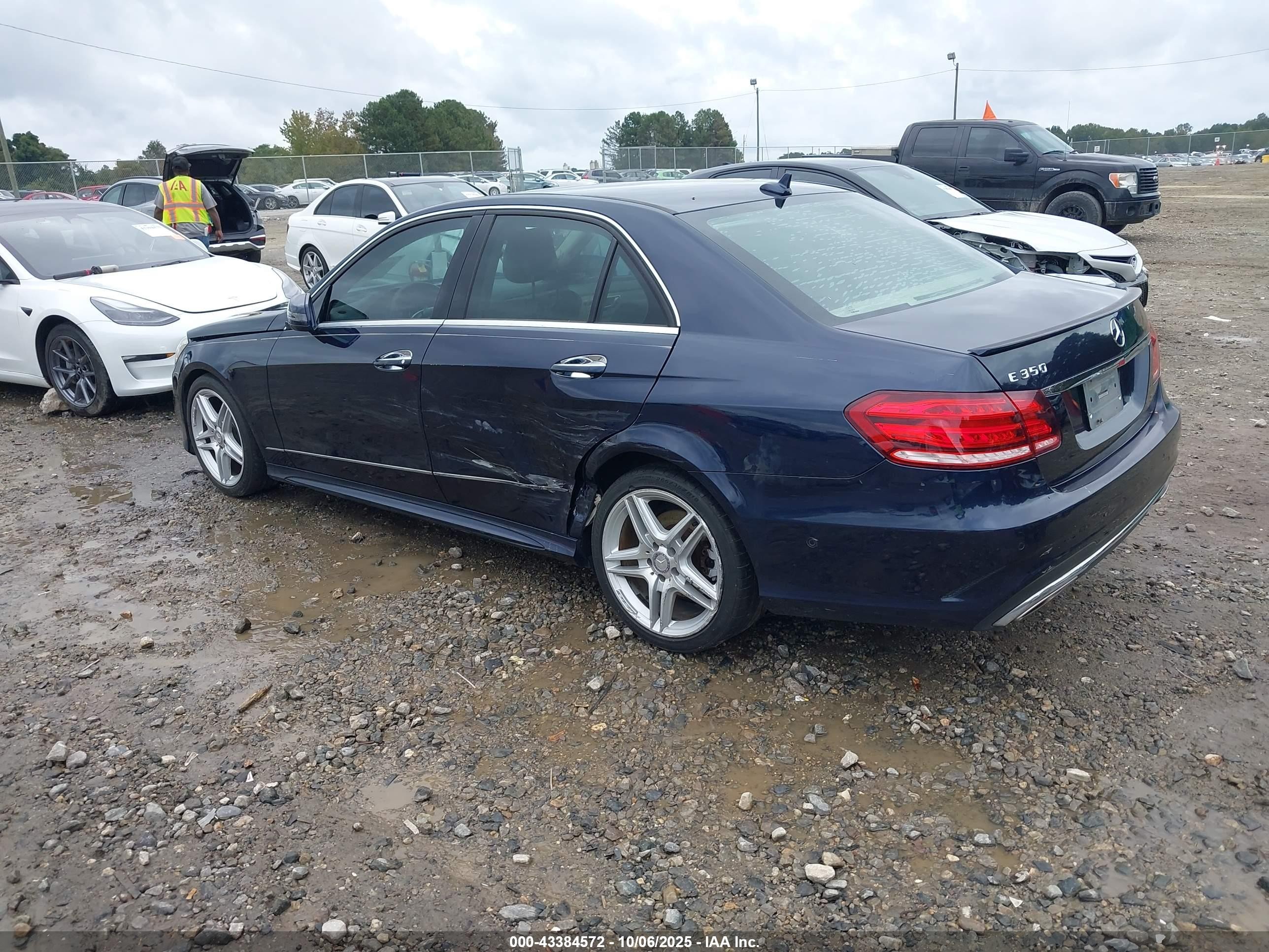 2014 Mercedes-benz E 350   Dark Blue vin: WDDHF5KB0EA889239