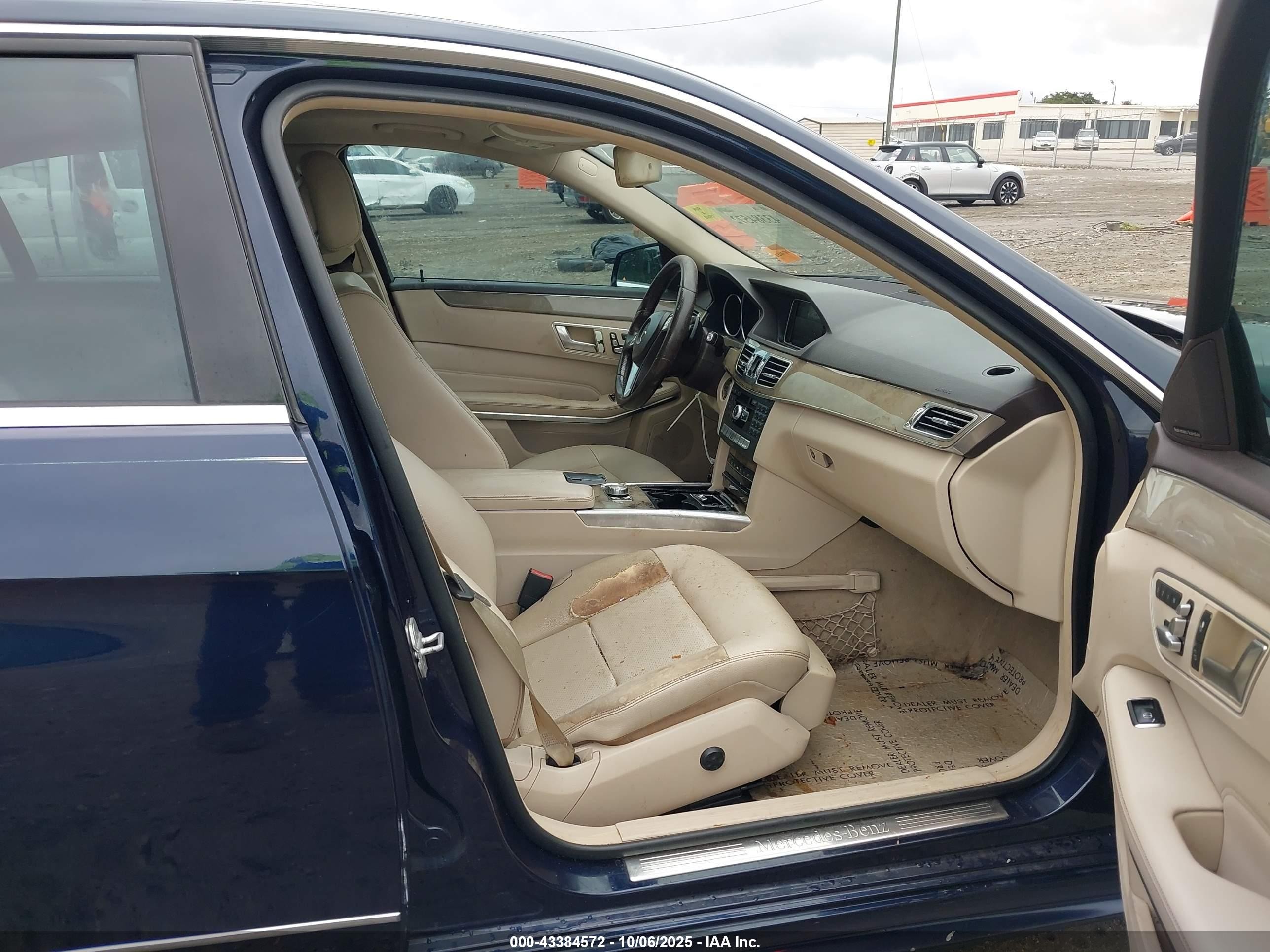 2014 Mercedes-benz E 350   Dark Blue vin: WDDHF5KB0EA889239