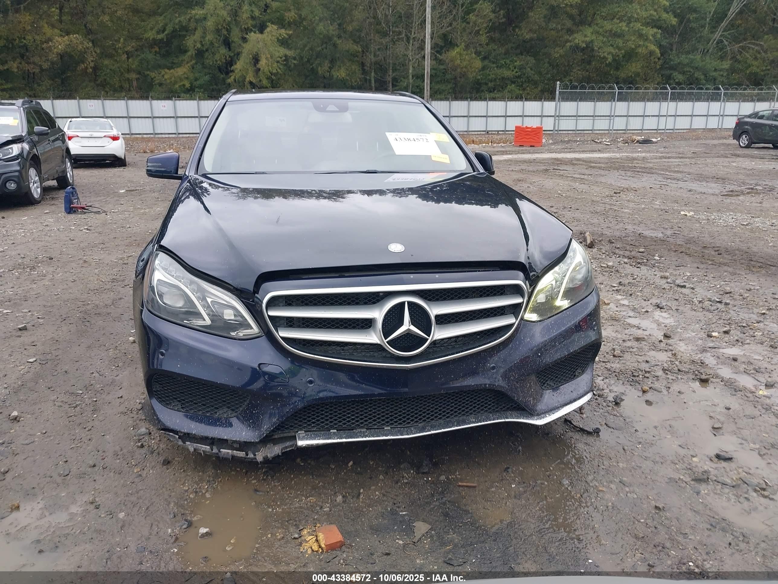 2014 Mercedes-benz E 350   Dark Blue vin: WDDHF5KB0EA889239