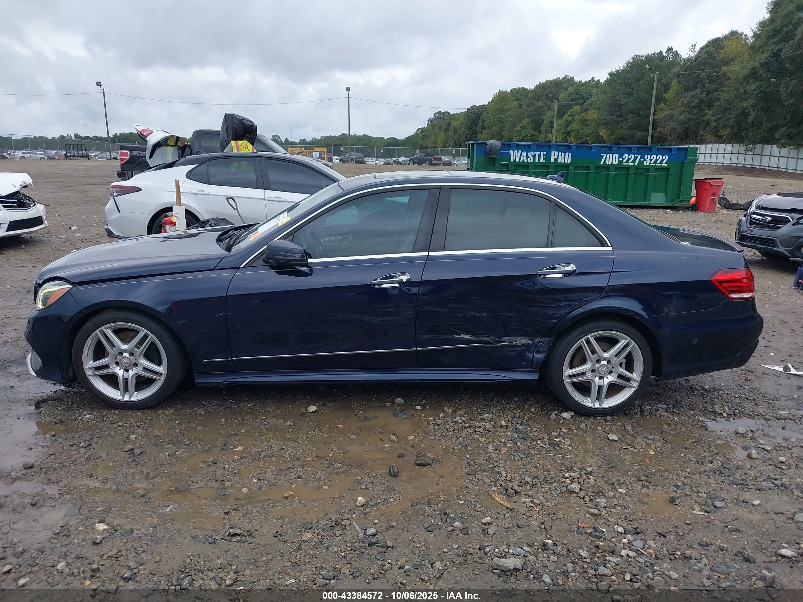 2014 Mercedes-benz E 350   Dark Blue vin: WDDHF5KB0EA889239
