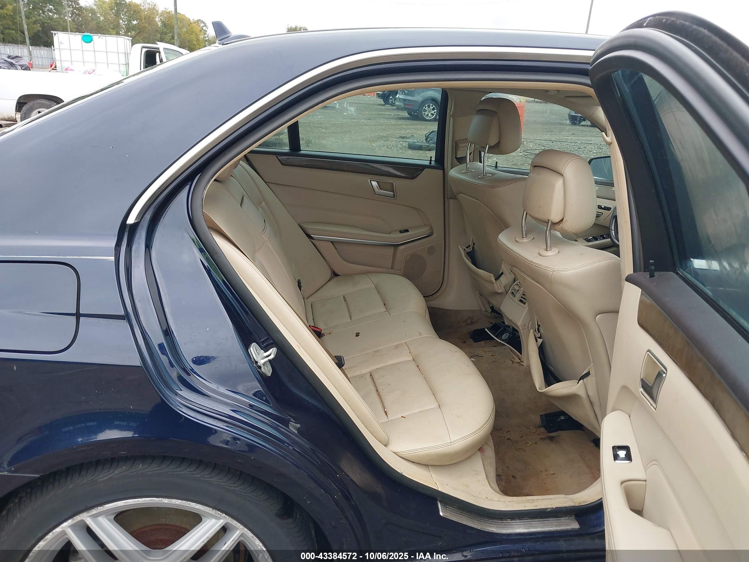 2014 Mercedes-benz E 350   Dark Blue vin: WDDHF5KB0EA889239