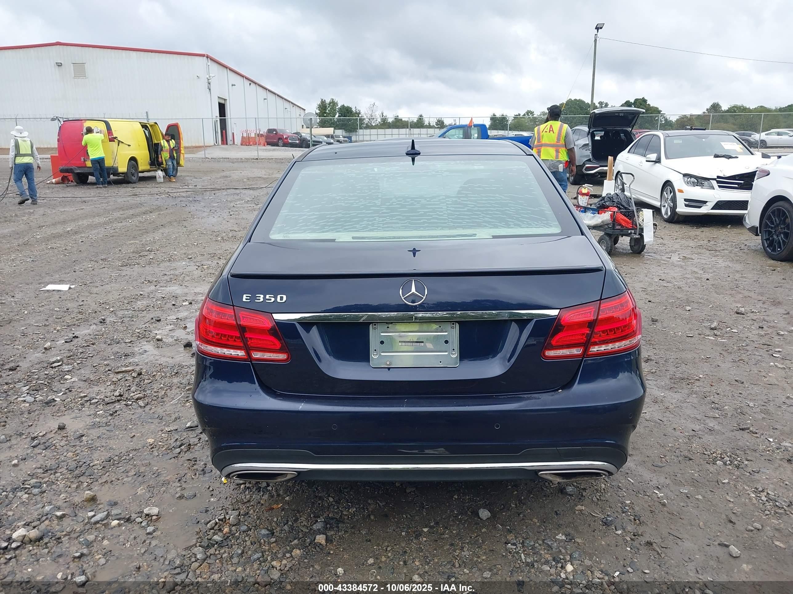2014 Mercedes-benz E 350   Dark Blue vin: WDDHF5KB0EA889239